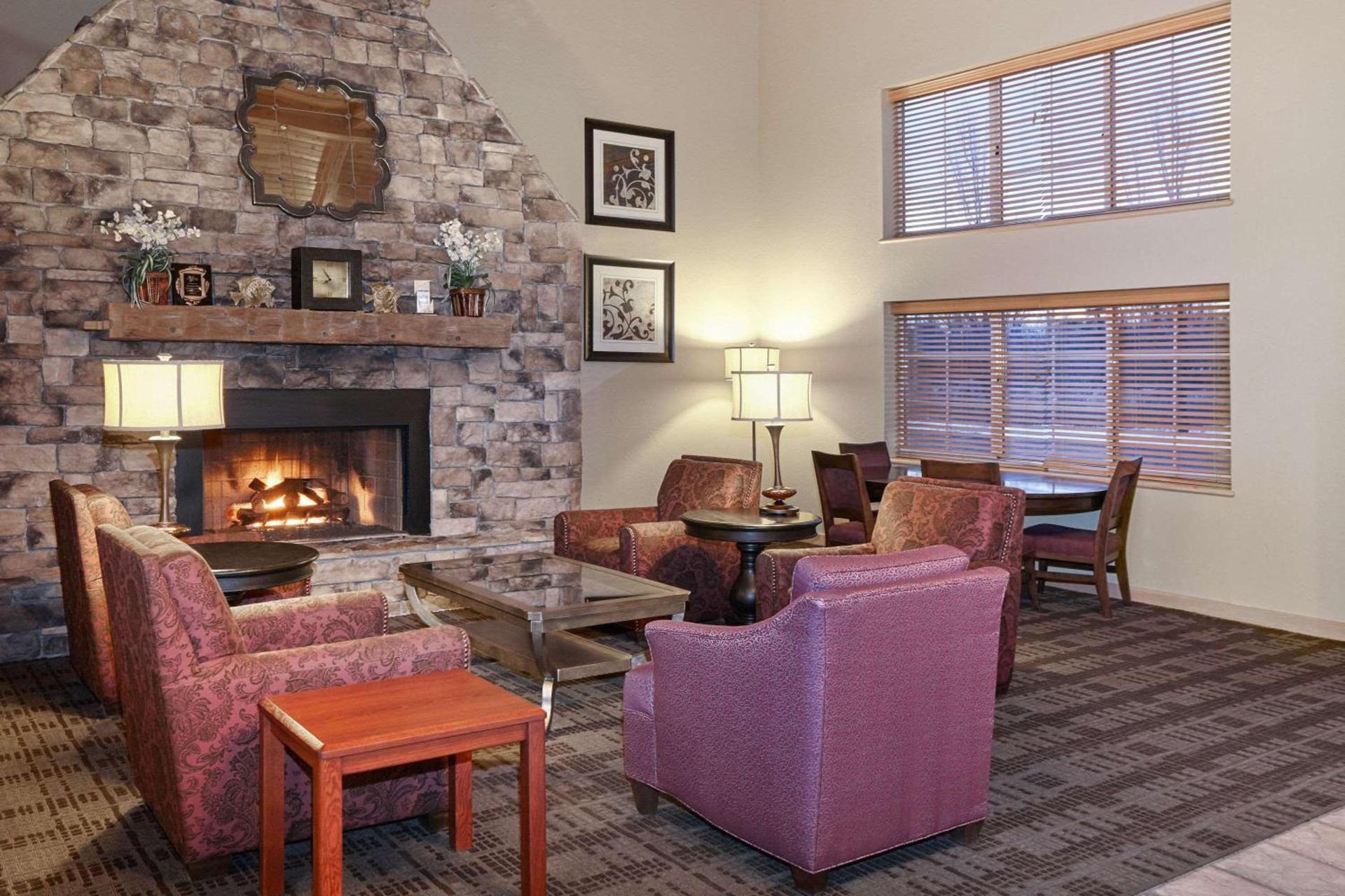 AmericInn by Wyndham Douglas/Saugatuck photo 2