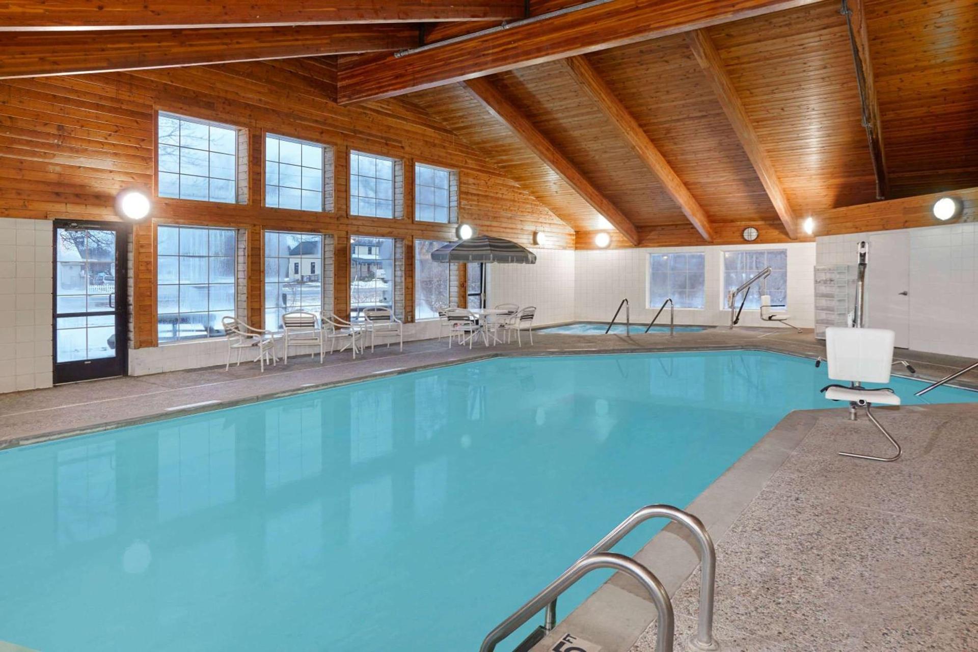 AmericInn by Wyndham Douglas/Saugatuck photo 4