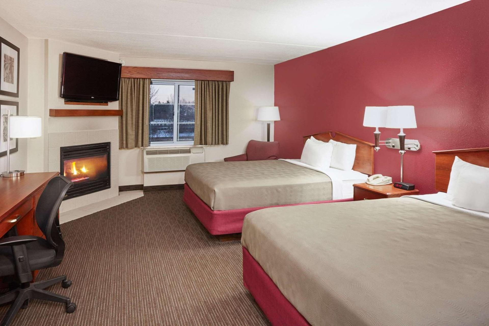 AmericInn by Wyndham Douglas/Saugatuck photo 7