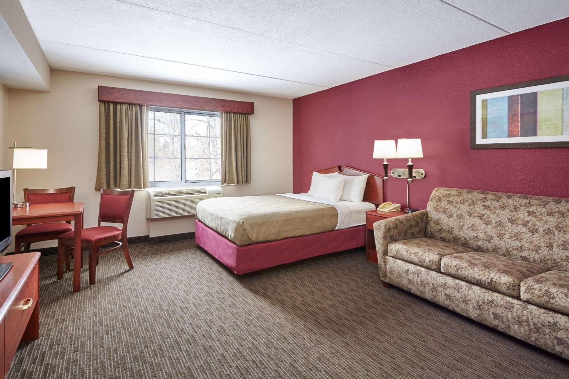 AmericInn by Wyndham Douglas/Saugatuck photo 10