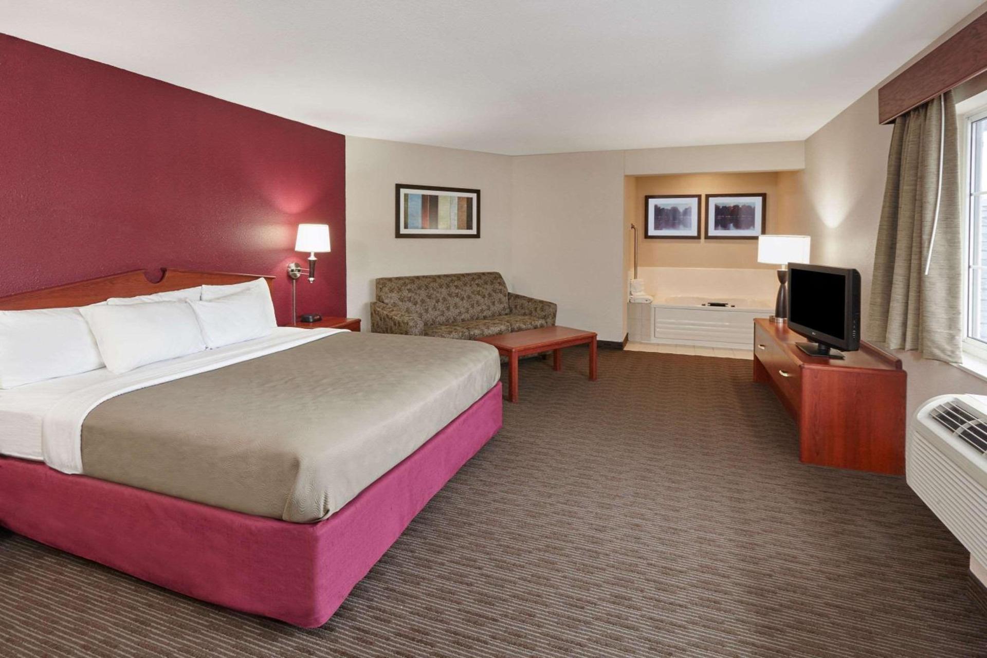 AmericInn by Wyndham Douglas/Saugatuck photo 14