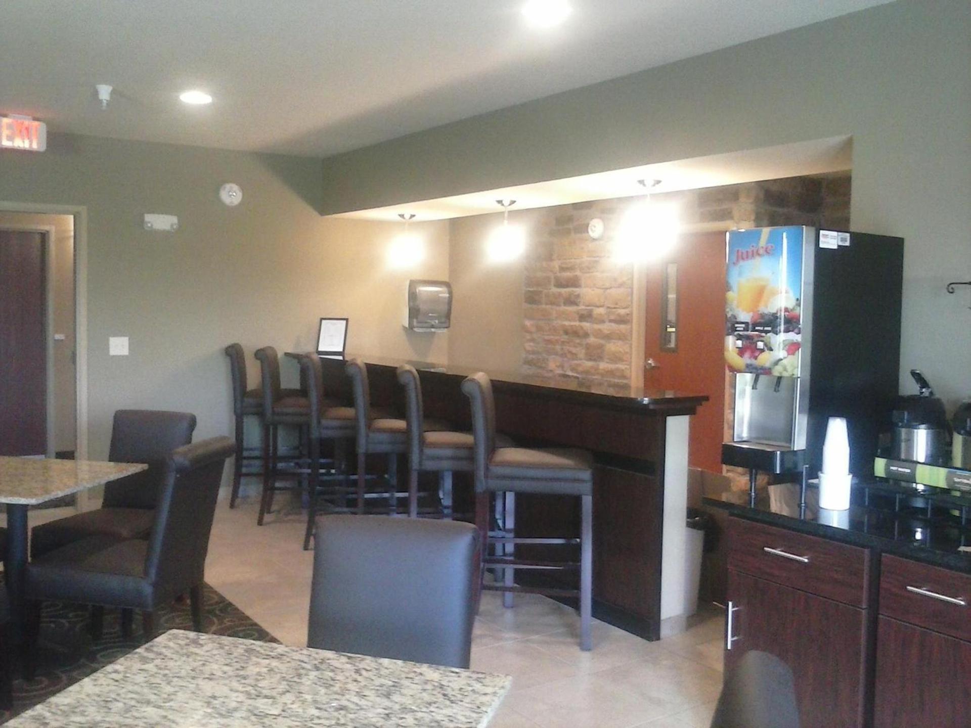 Cobblestone Inn & Suites - Avoca photo 22