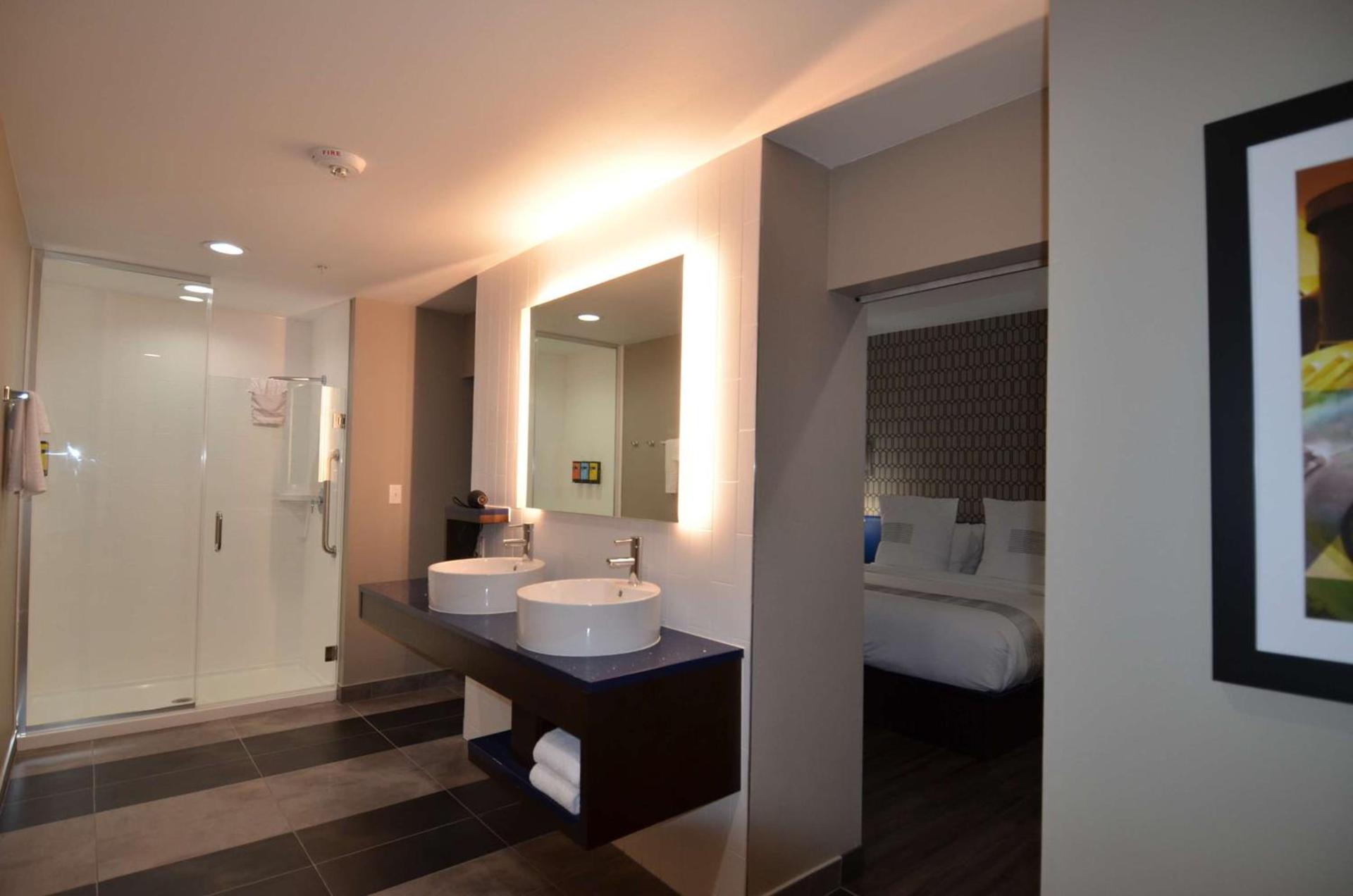 GLō Best Western Enid OK Downtown - Convention Center Hotel photo 18