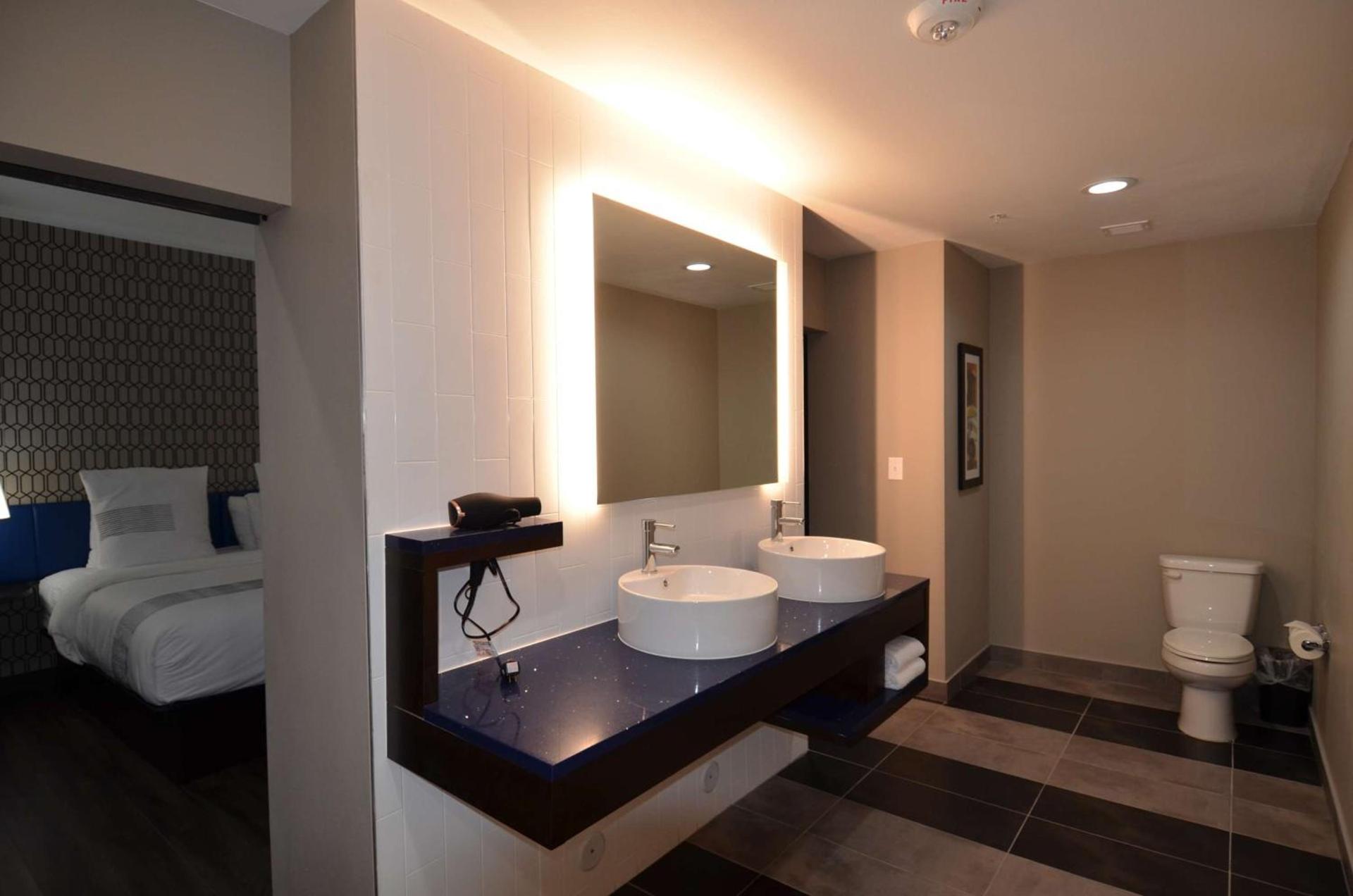 GLō Best Western Enid OK Downtown - Convention Center Hotel photo 19