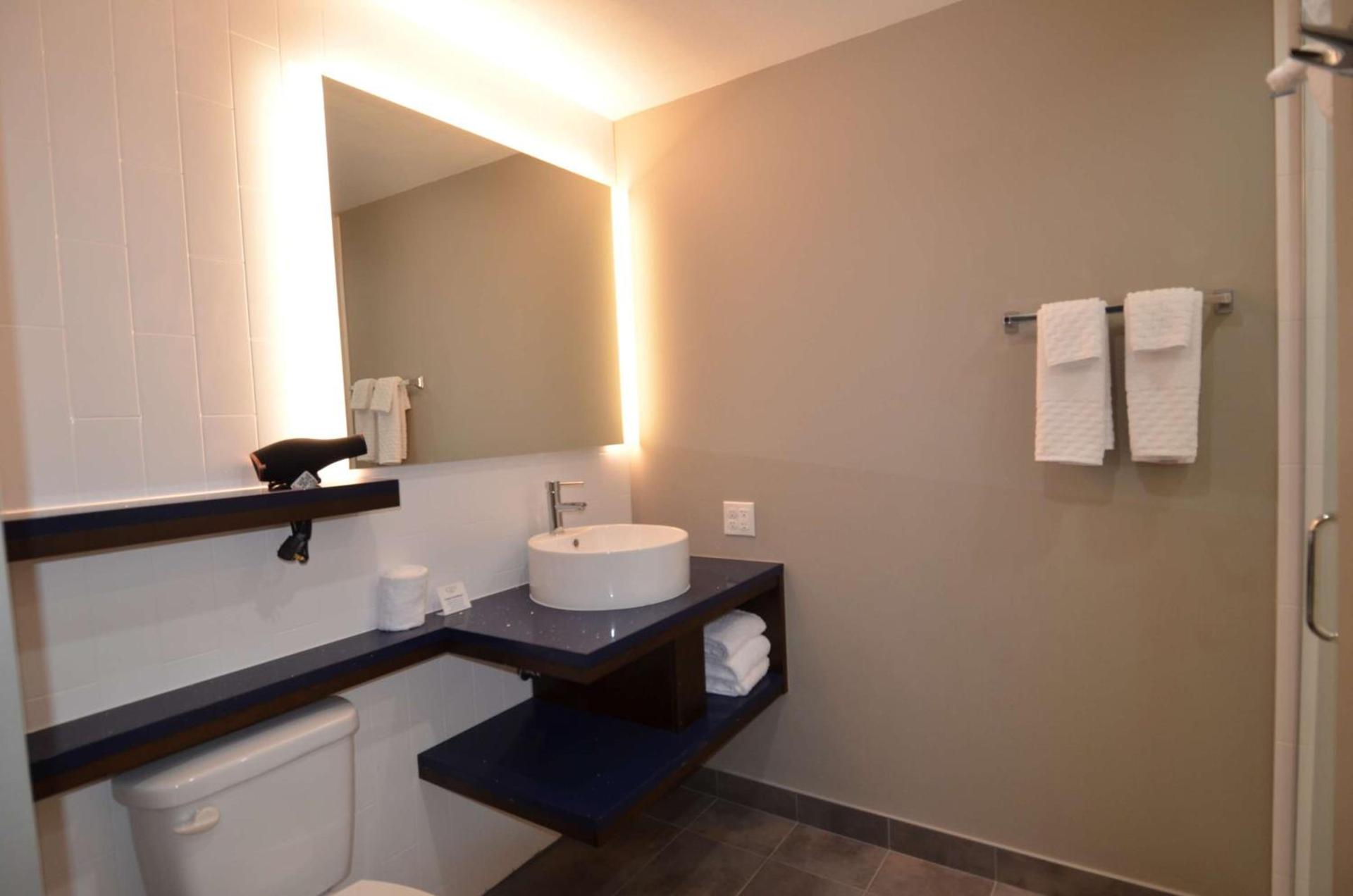 GLō Best Western Enid OK Downtown - Convention Center Hotel photo 17