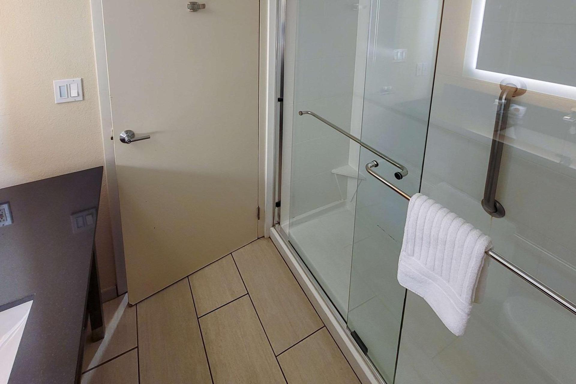 Comfort Suites Alpharetta-Roswell - Atlanta Area photo 18