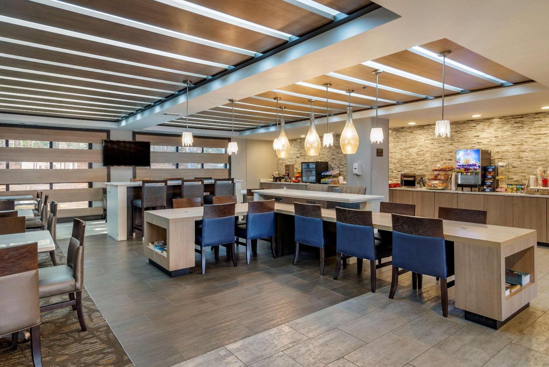 Comfort Suites Alpharetta-Roswell - Atlanta Area photo 25