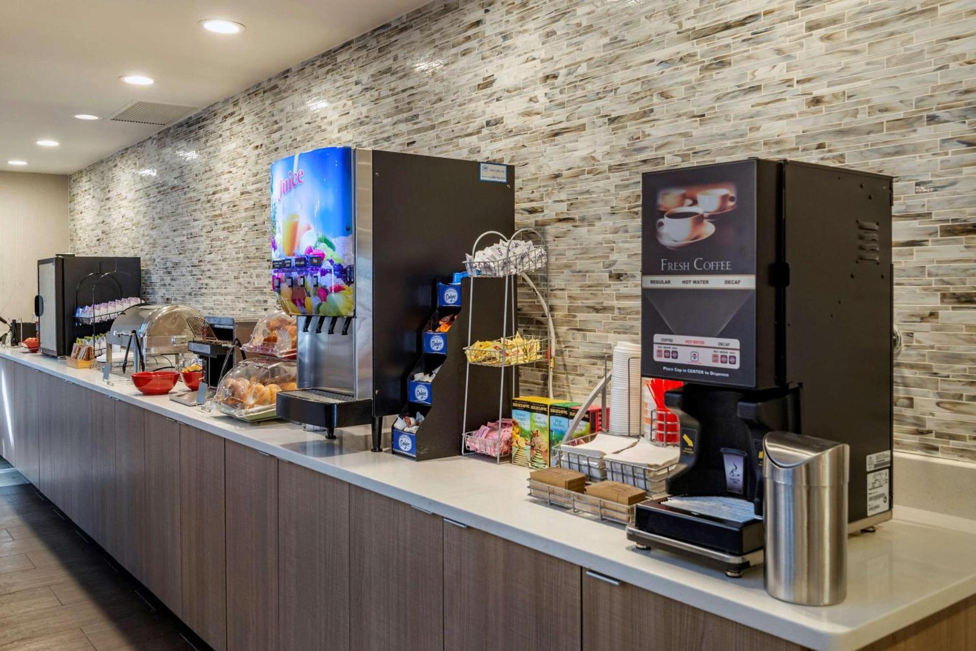 Comfort Suites Alpharetta-Roswell - Atlanta Area photo 26