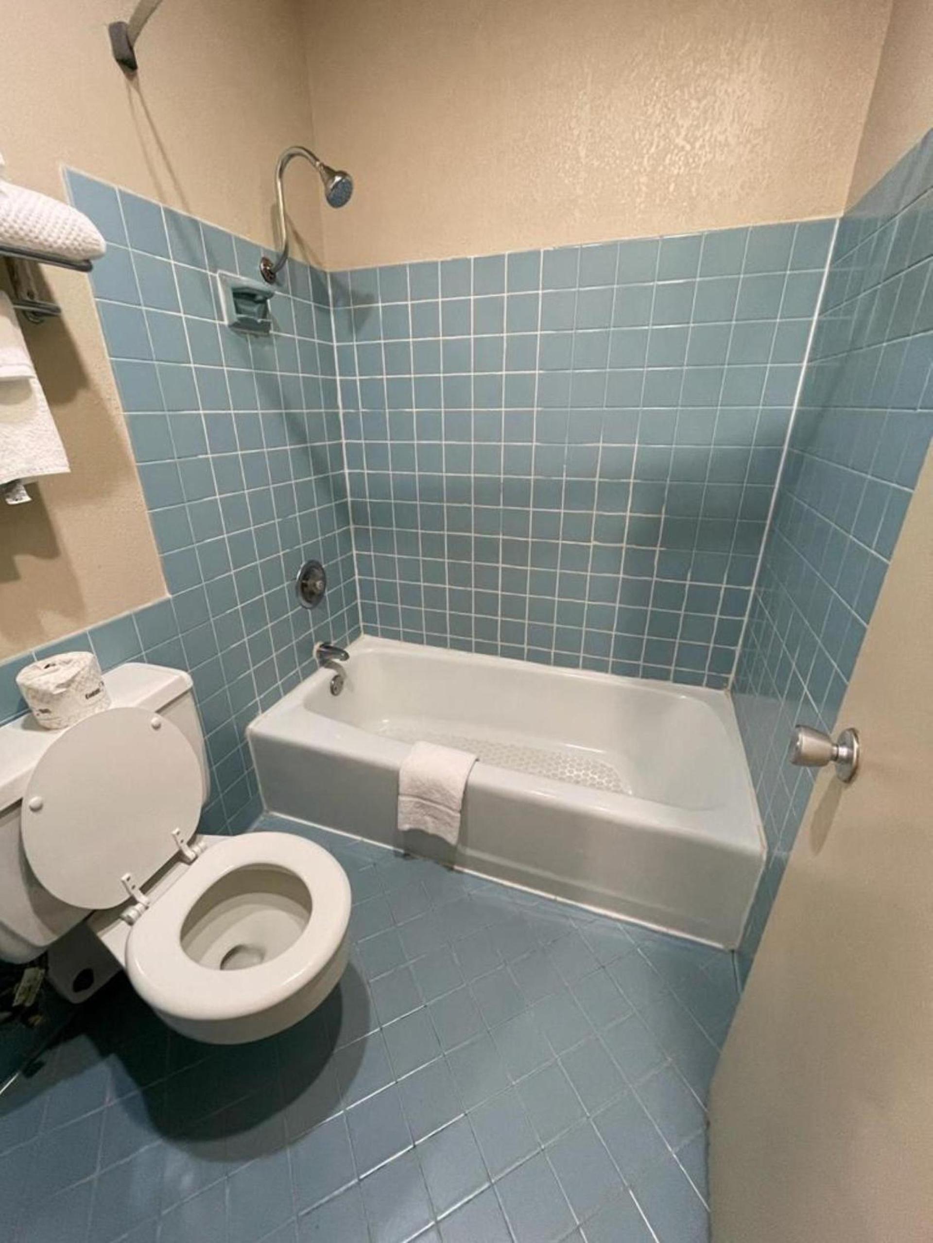 Knights Inn & Suites Emporia photo 85