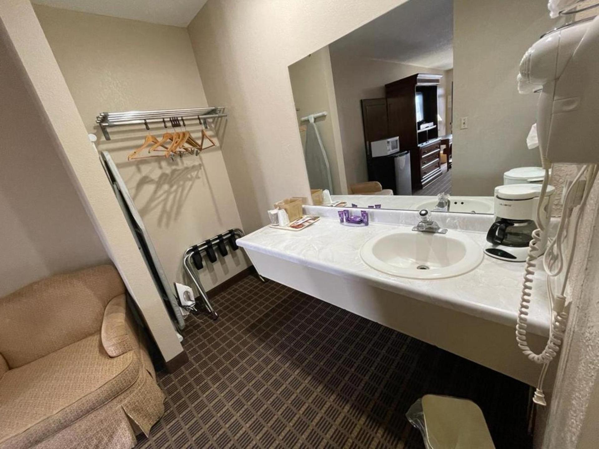 Knights Inn & Suites Emporia photo 34