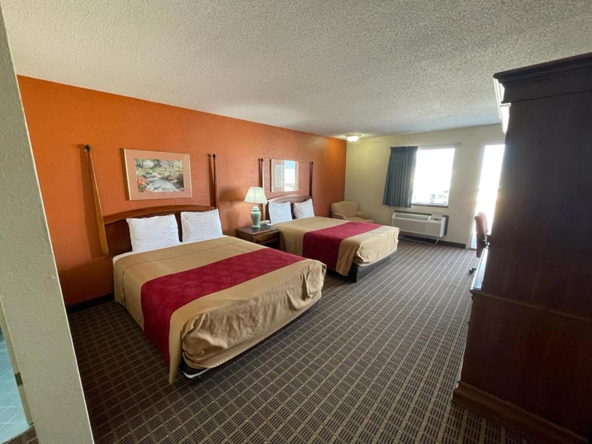 Knights Inn & Suites Emporia photo 44