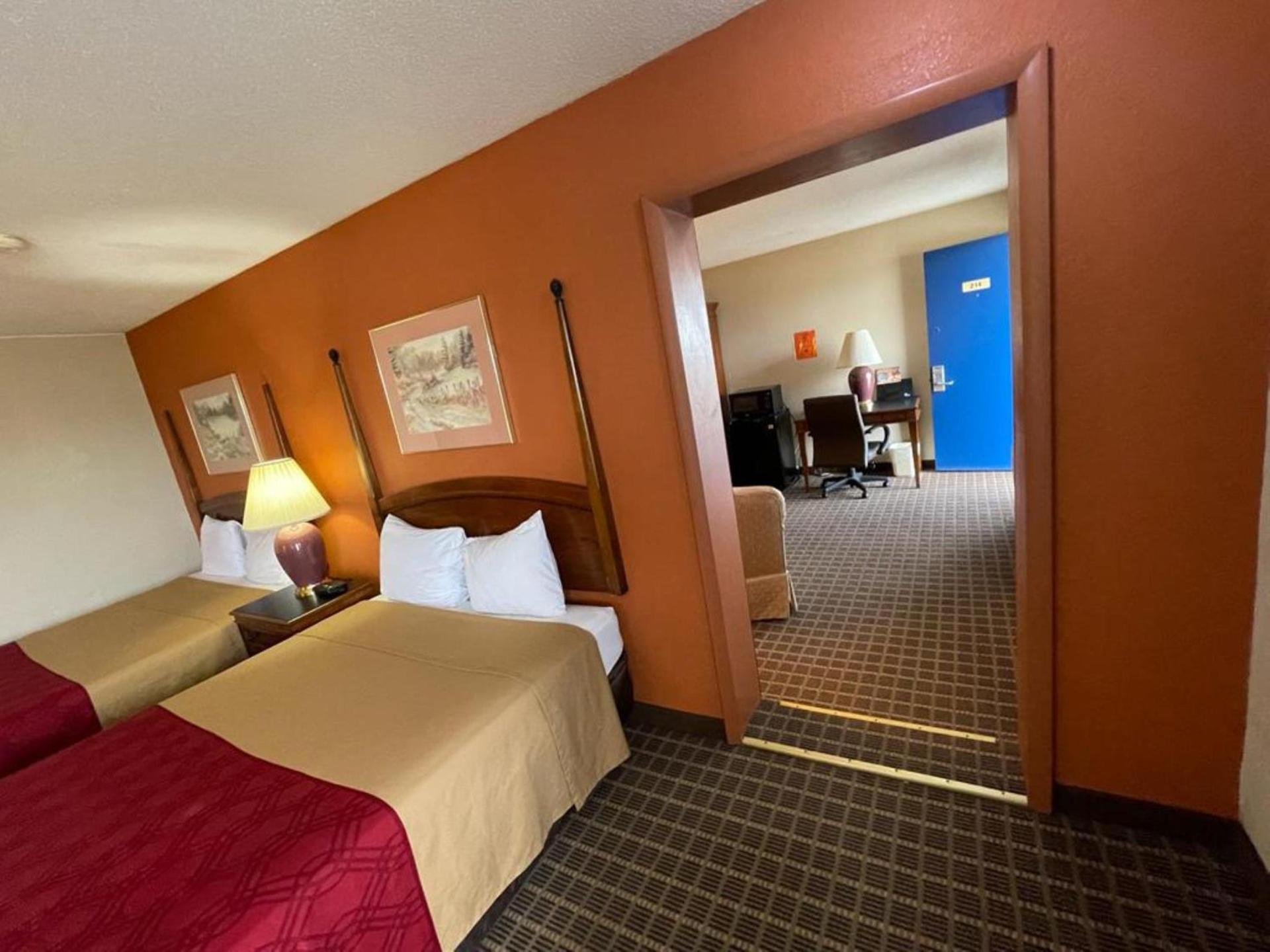 Knights Inn & Suites Emporia photo 26