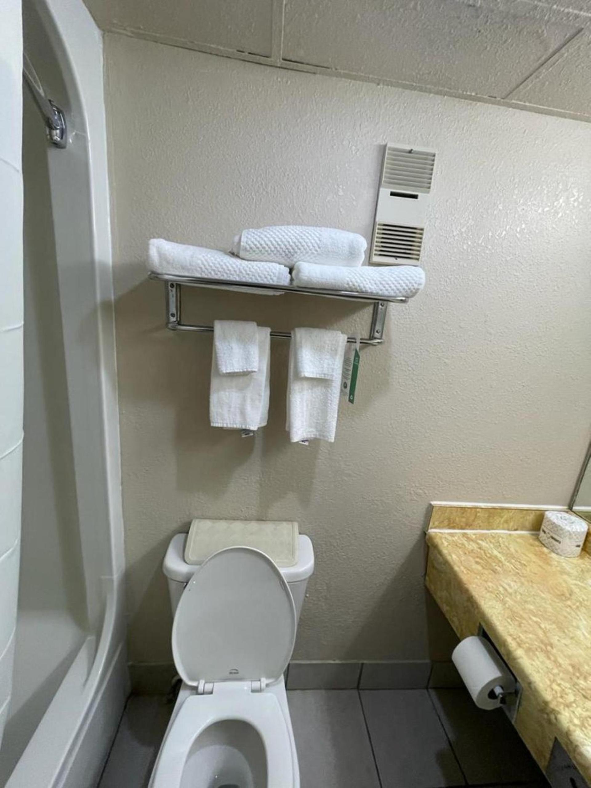 Knights Inn & Suites Emporia photo 9