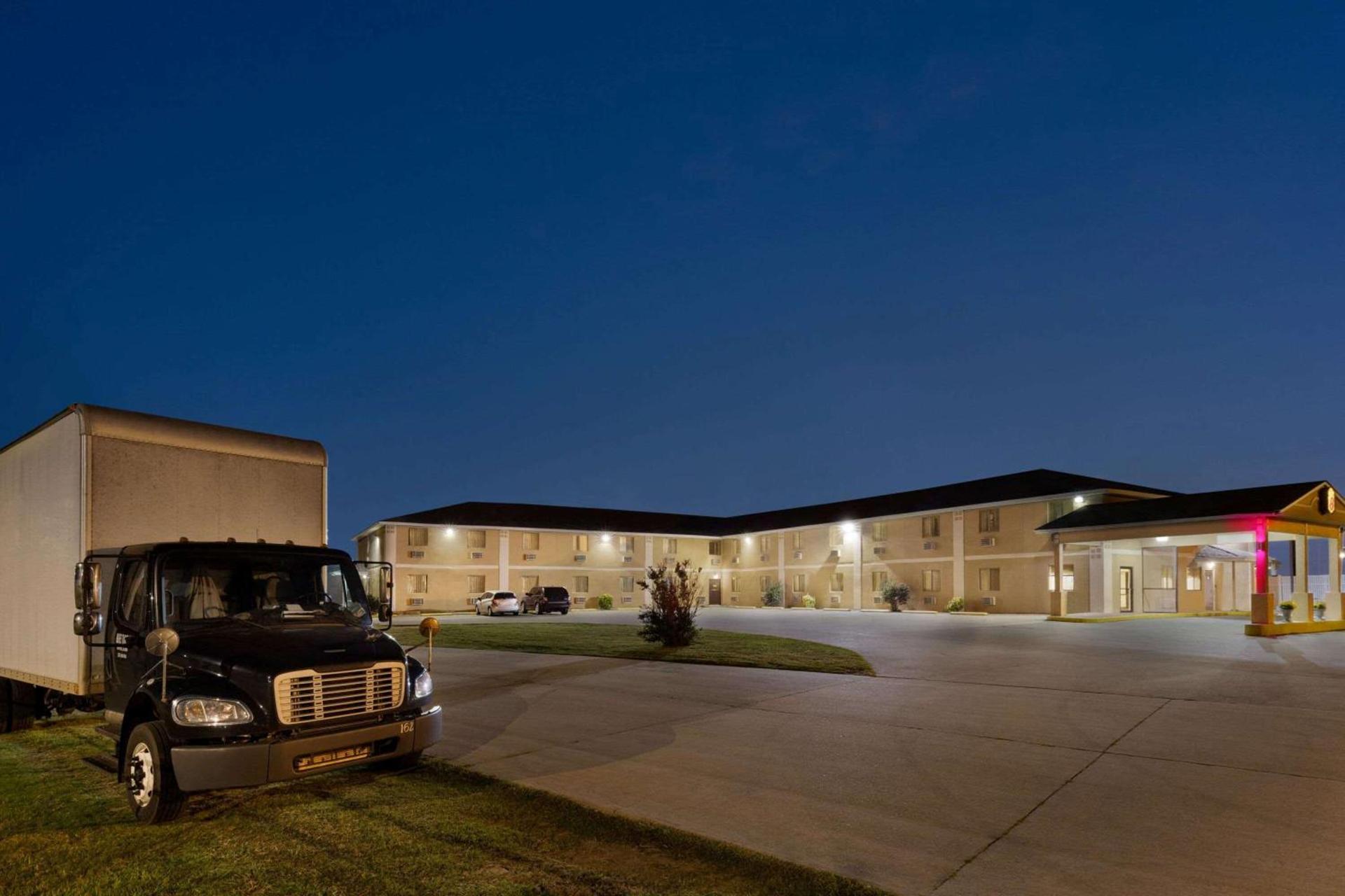 Super 8 by Wyndham Sikeston/Miner Area photo 4