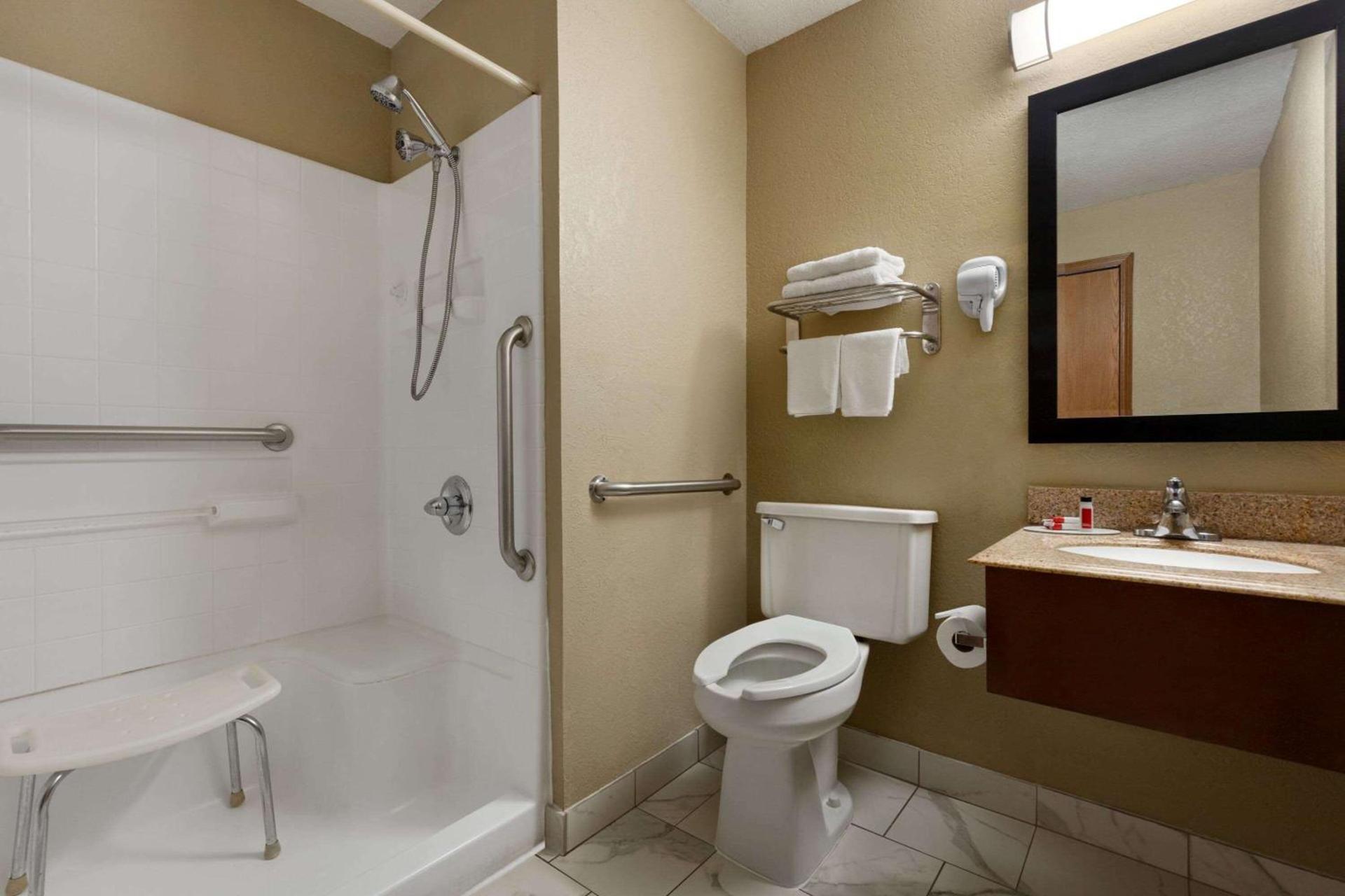 Super 8 by Wyndham Sikeston/Miner Area photo 12