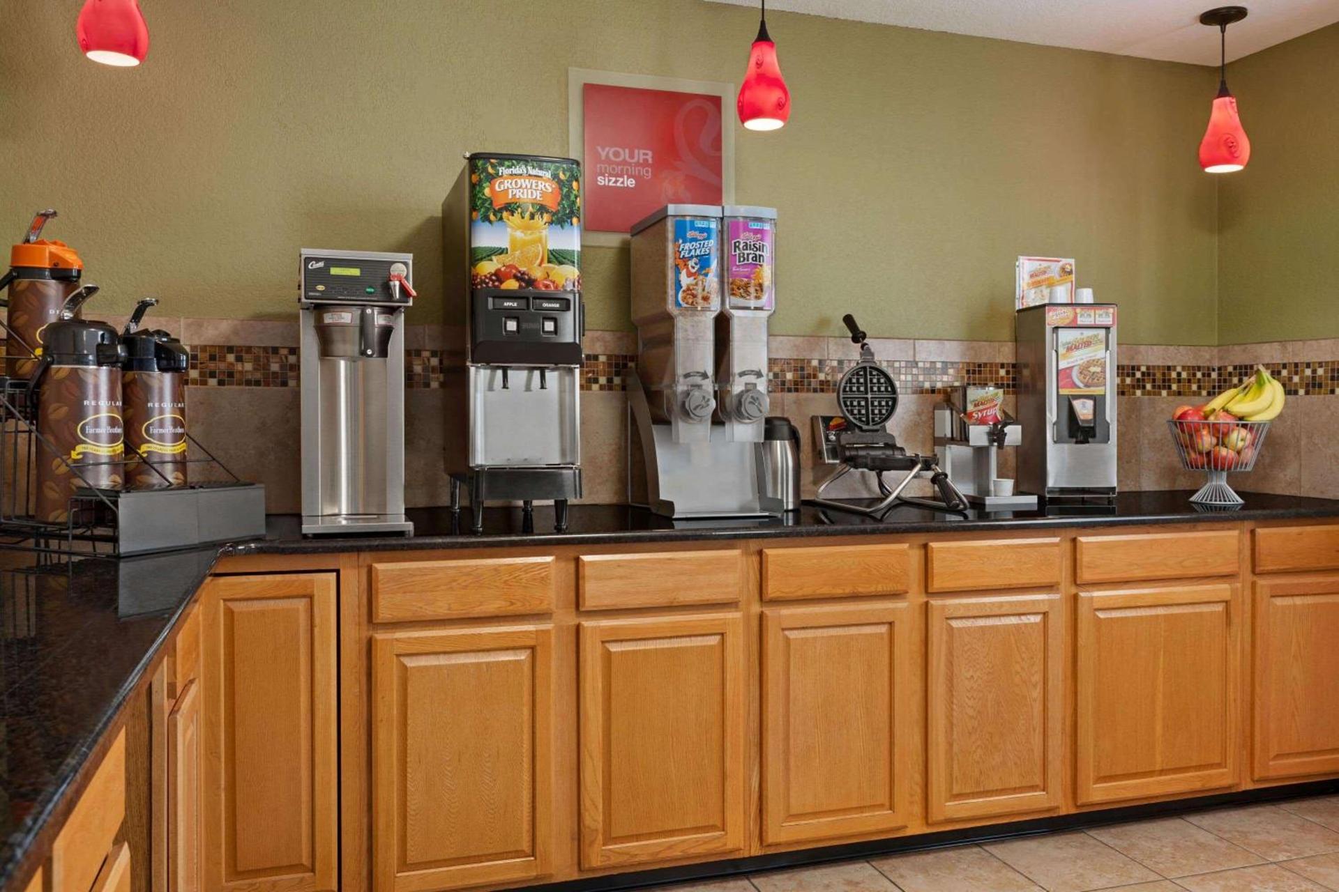 Super 8 by Wyndham Sikeston/Miner Area photo 22
