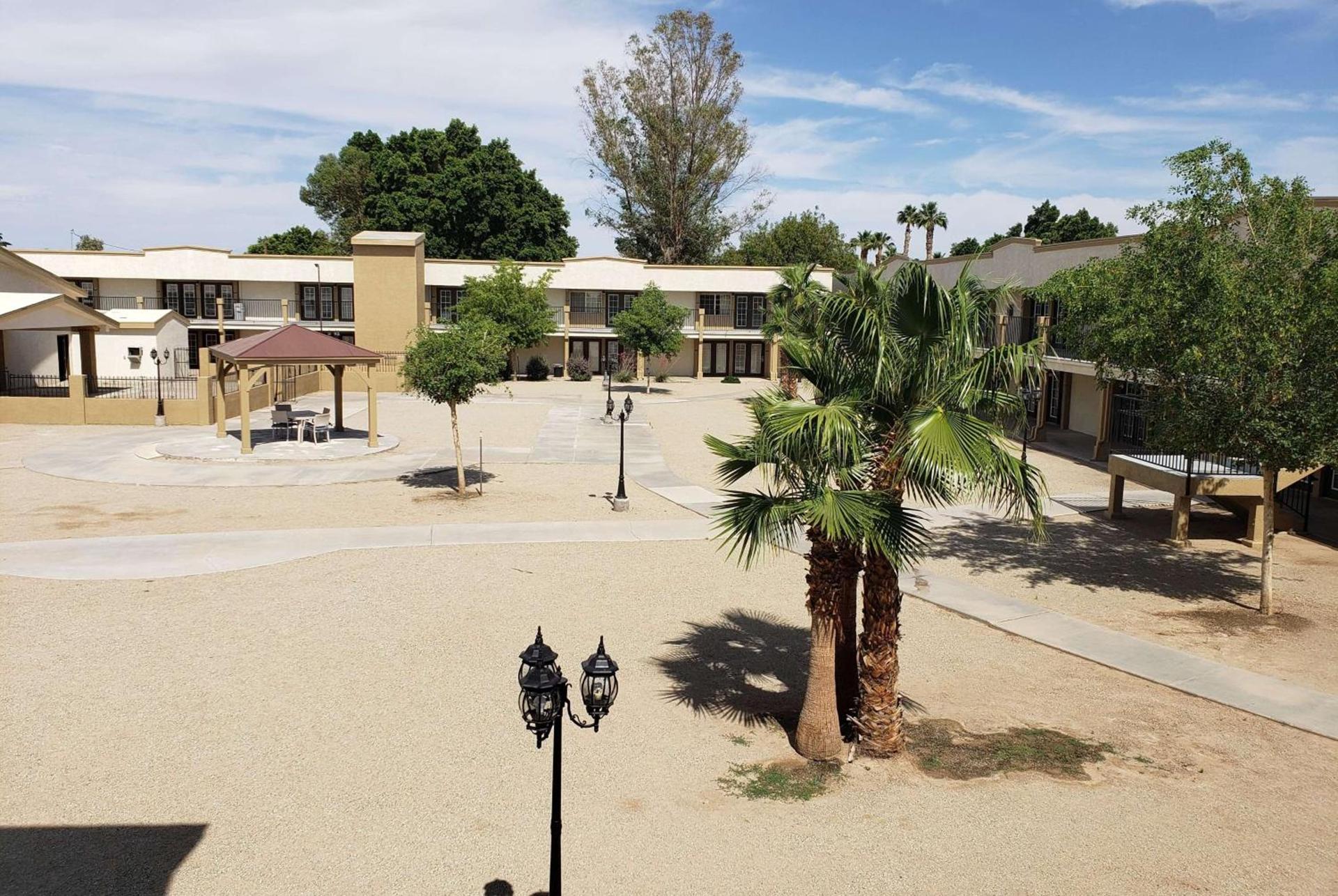 Days Inn by Wyndham Brawley photo 19