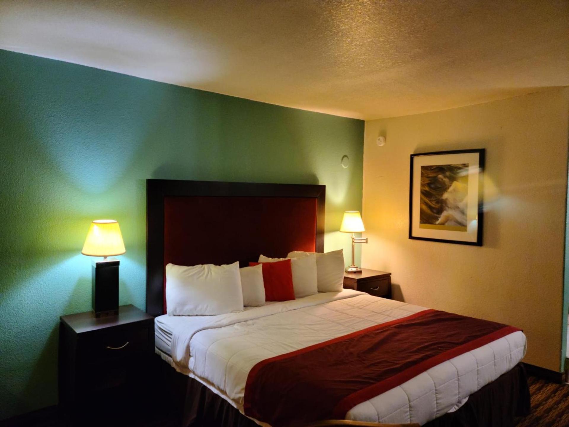Budget host inn photo 3