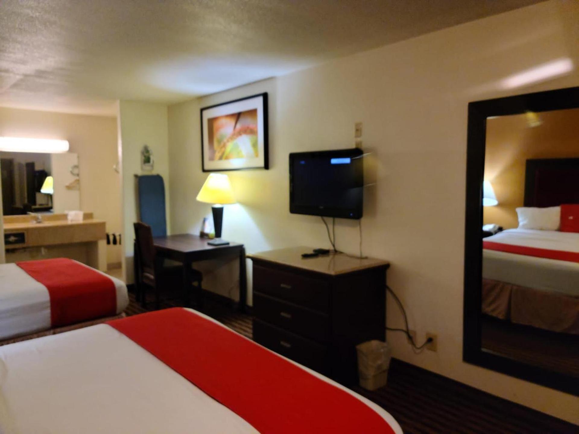 Budget host inn photo 23