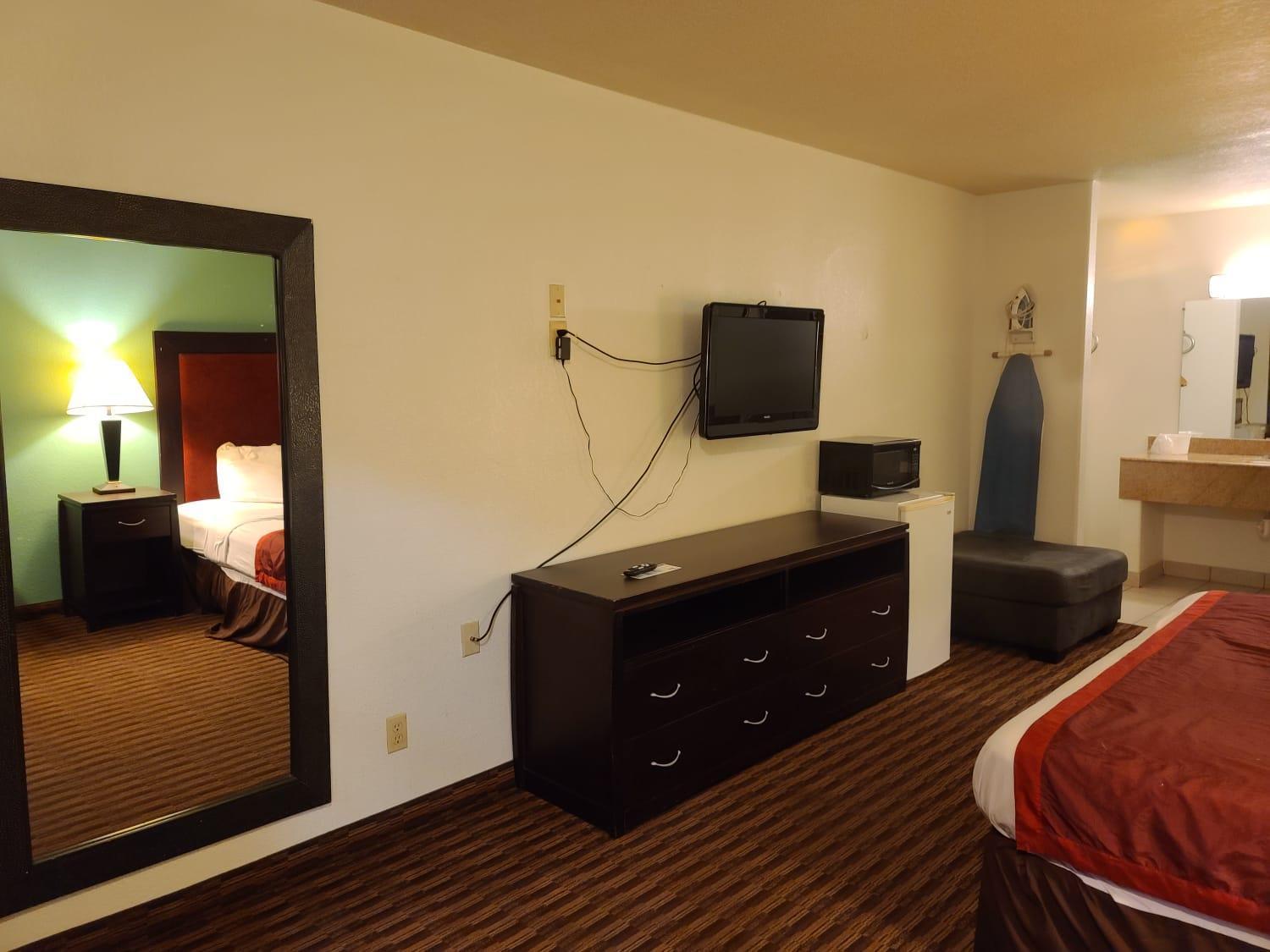 Budget host inn photo 22