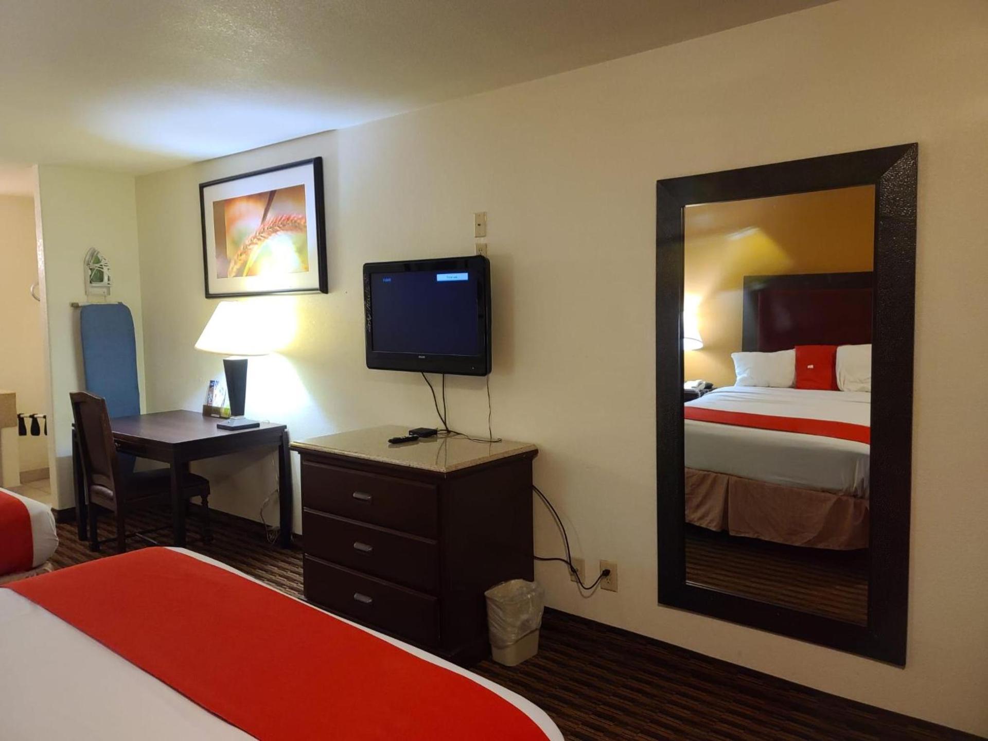 Budget host inn photo 20