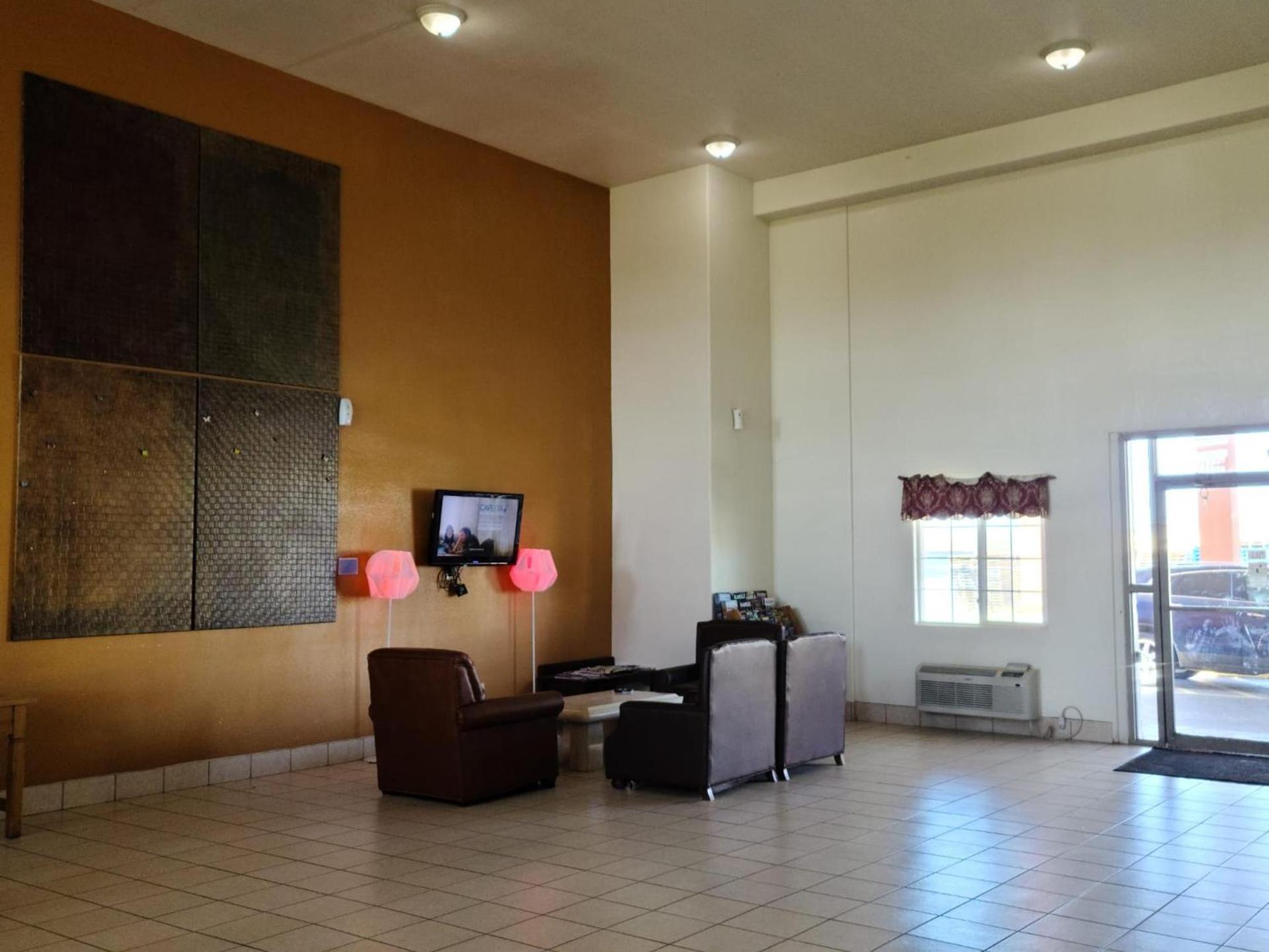Budget host inn photo 10