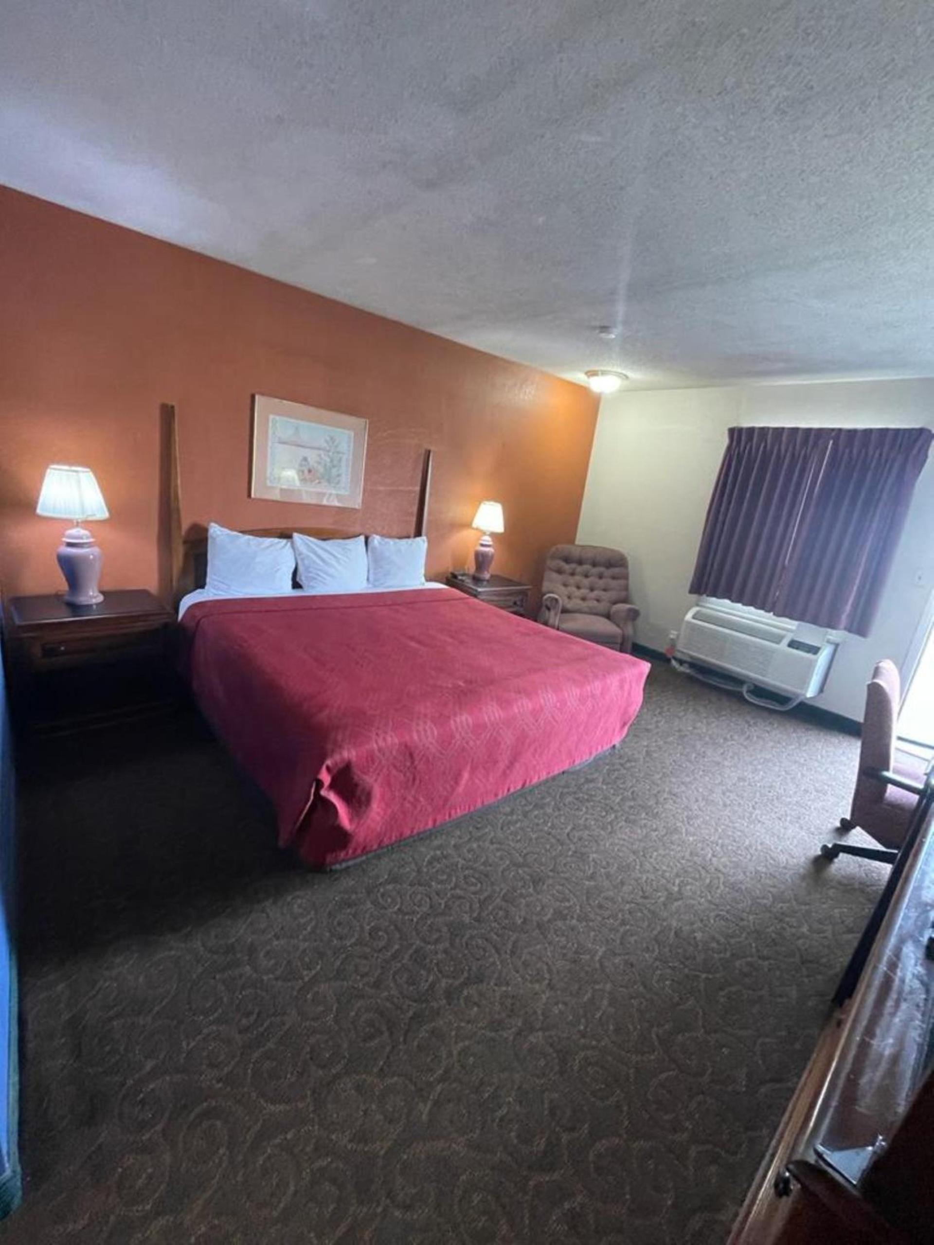 Knights Inn & Suites Emporia photo 35