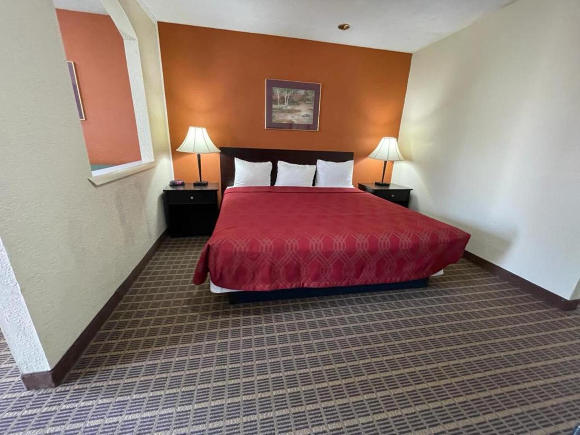 Knights Inn & Suites Emporia photo 39