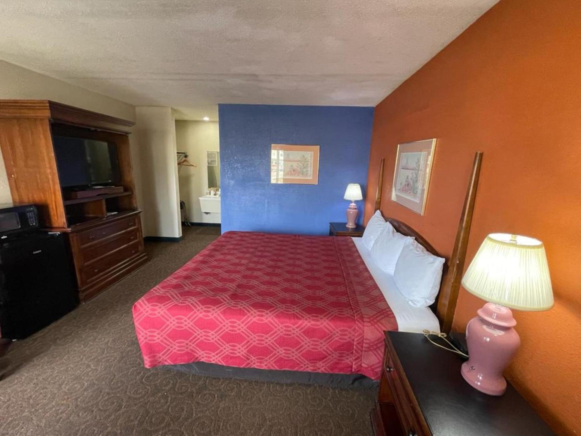 Knights Inn & Suites Emporia photo 14