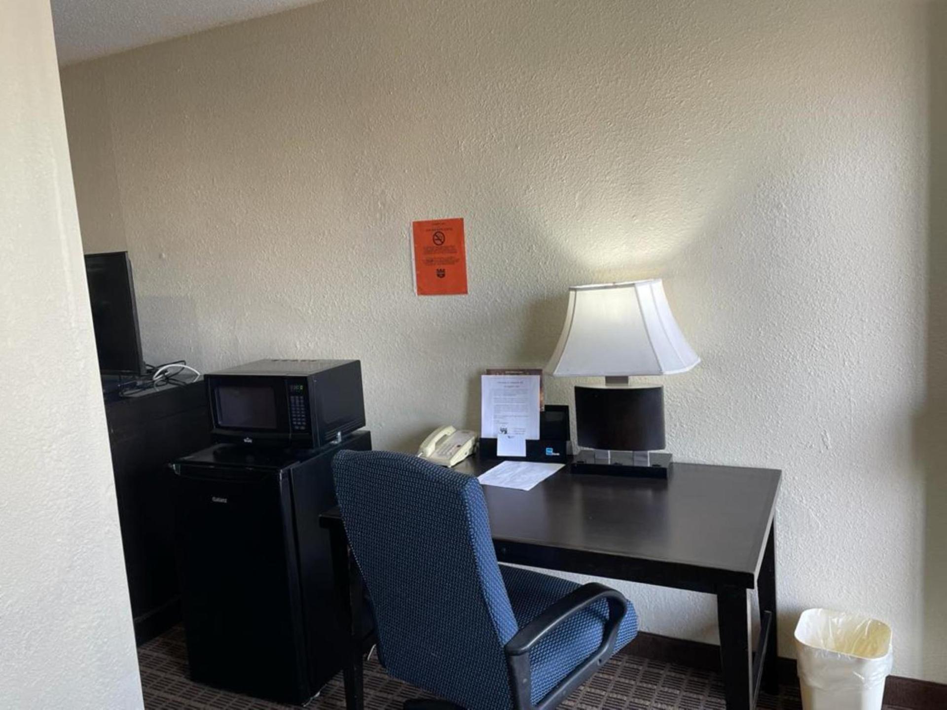 Knights Inn & Suites Emporia photo 29