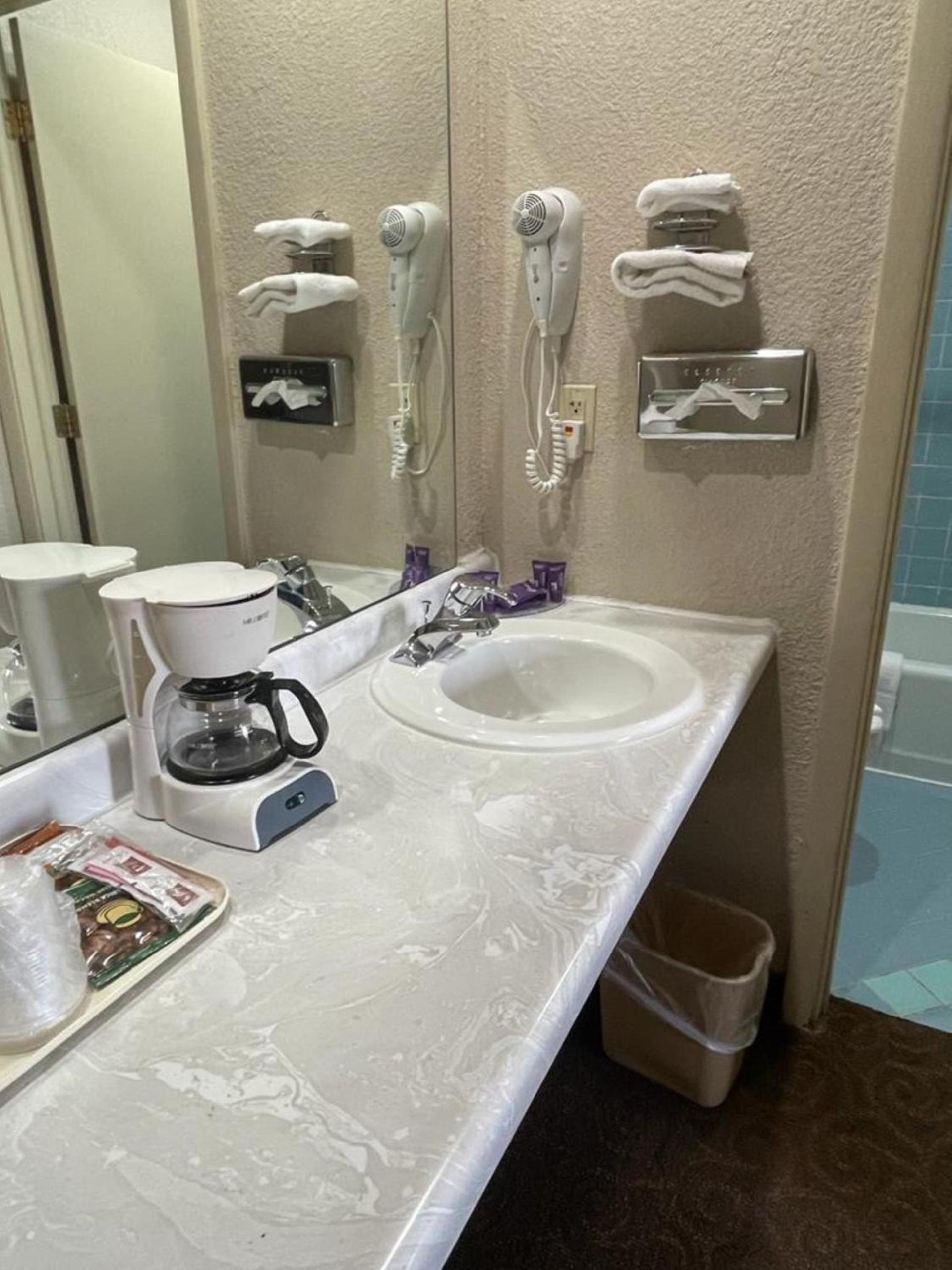 Knights Inn & Suites Emporia photo 17