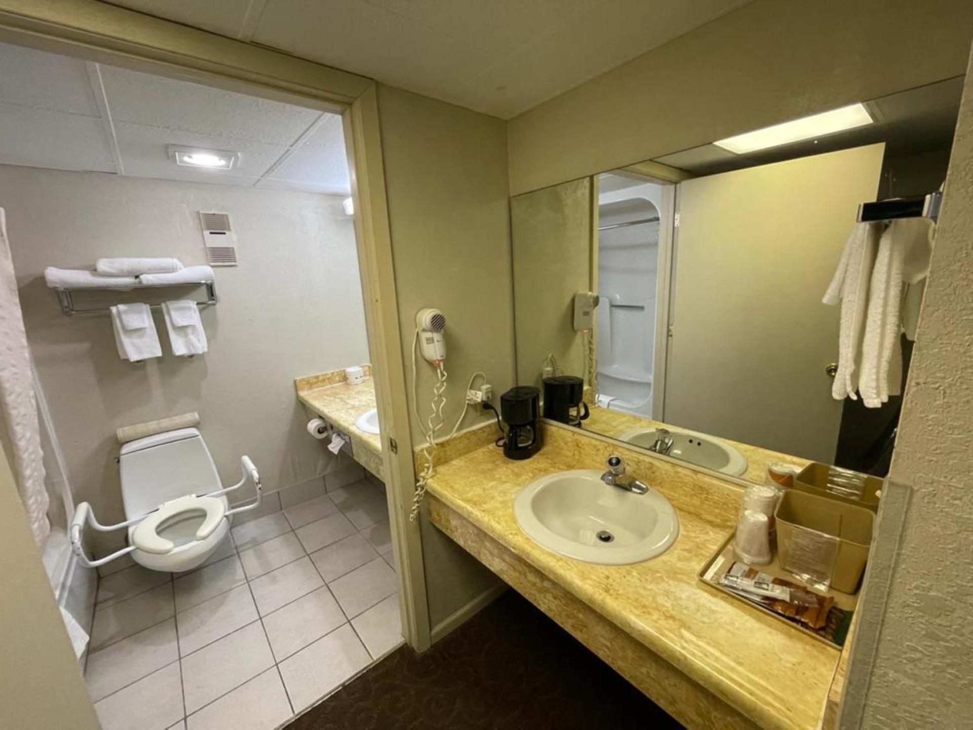 Knights Inn & Suites Emporia photo 66