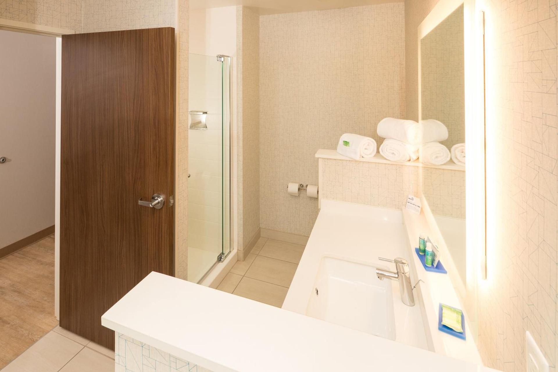 Holiday Inn Express & Suites La Porte by IHG photo 26