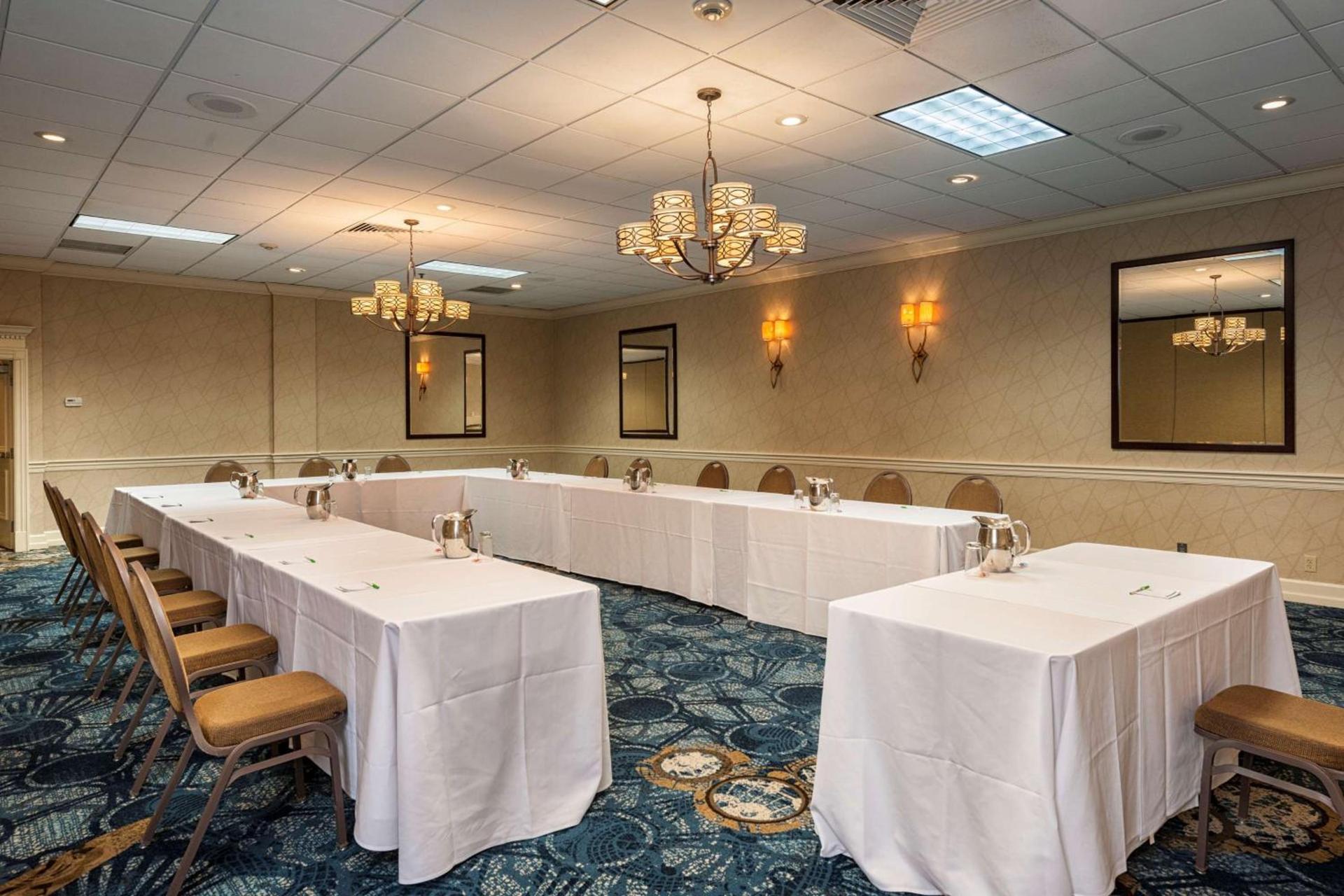 Best Western Plus Strongsville Cleveland photo 11