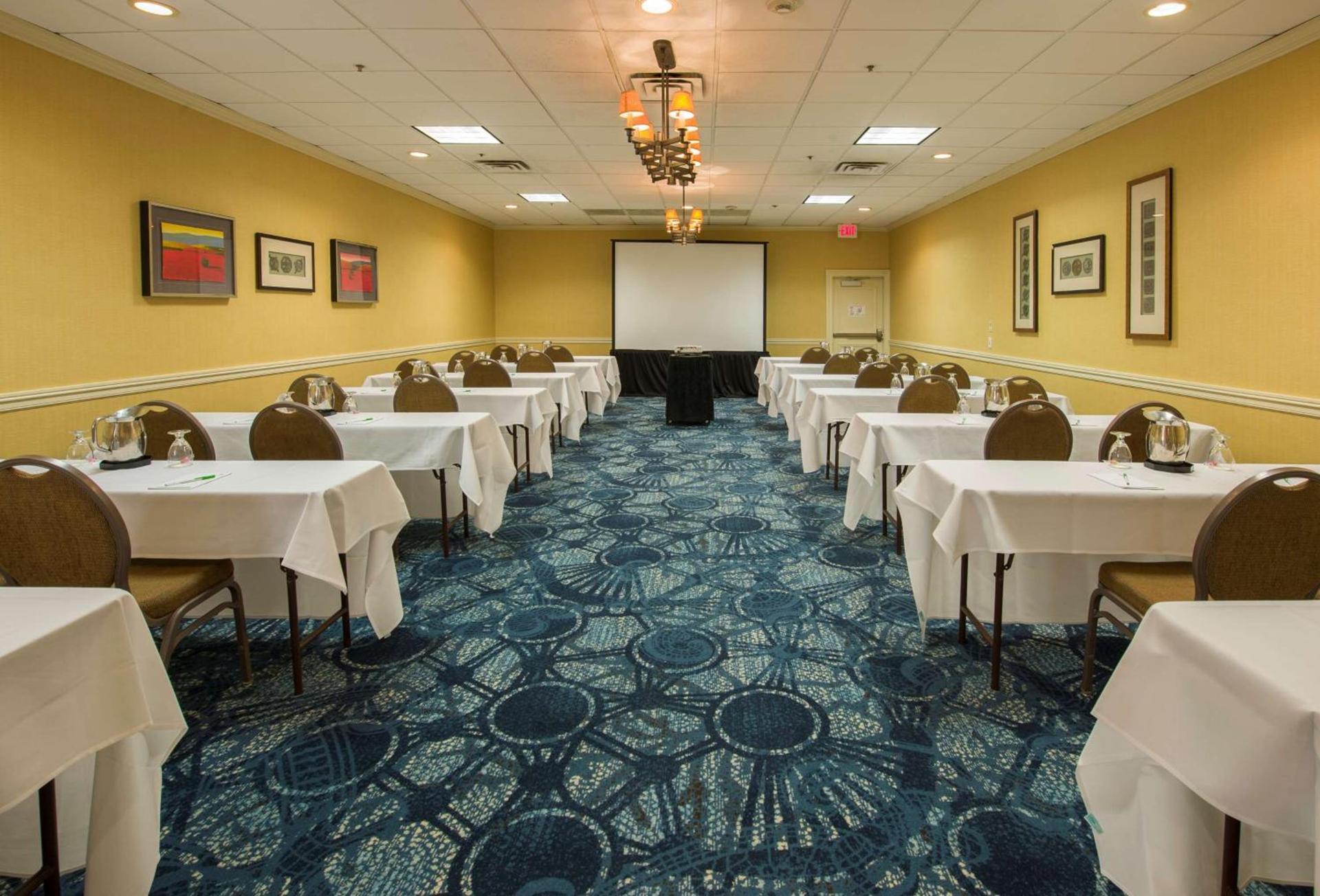 Best Western Plus Strongsville Cleveland photo 24