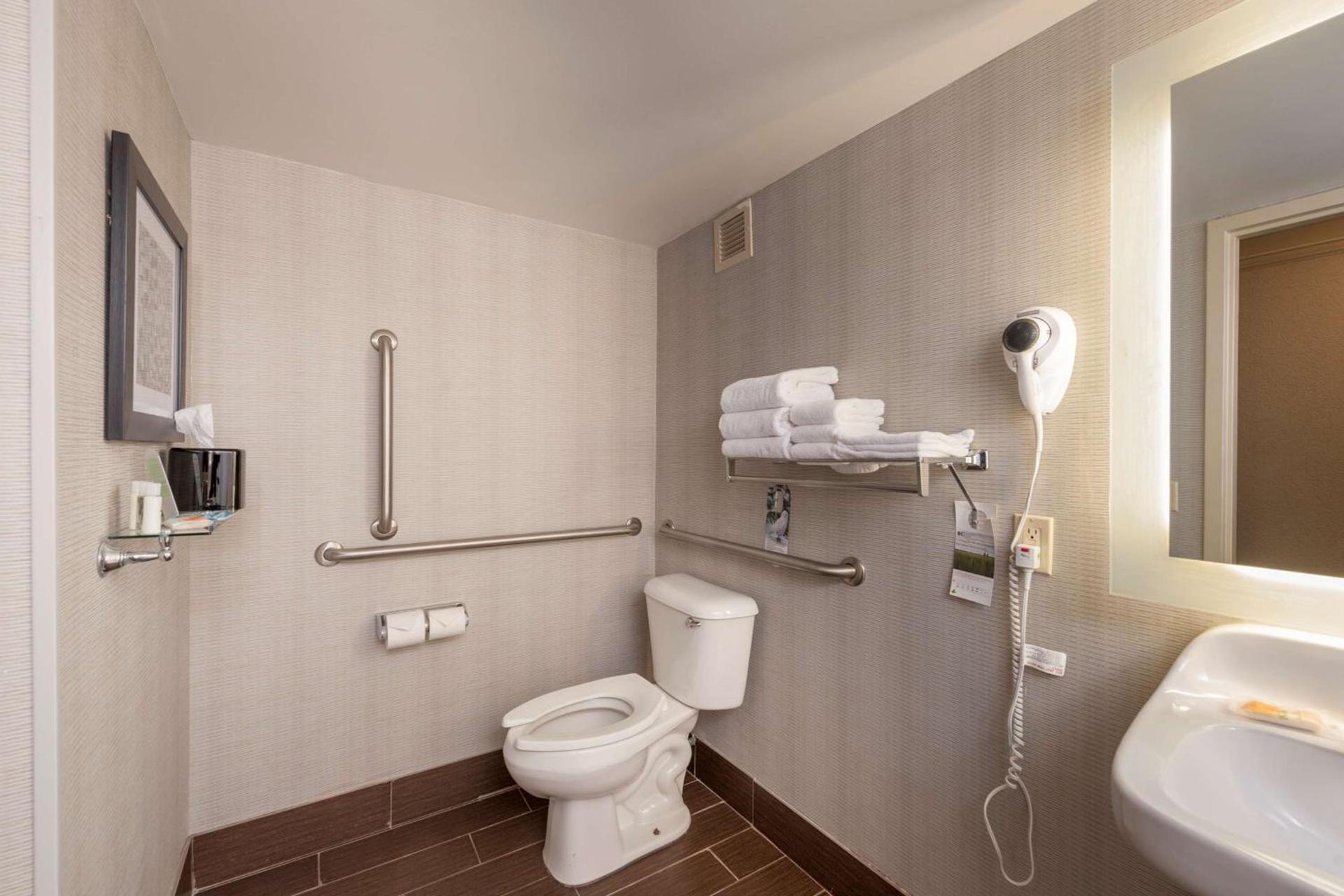 Best Western Plus Strongsville Cleveland photo 21
