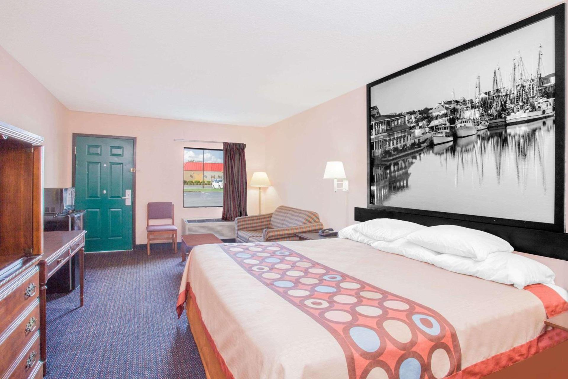 Super 8 by Wyndham Columbia photo 11
