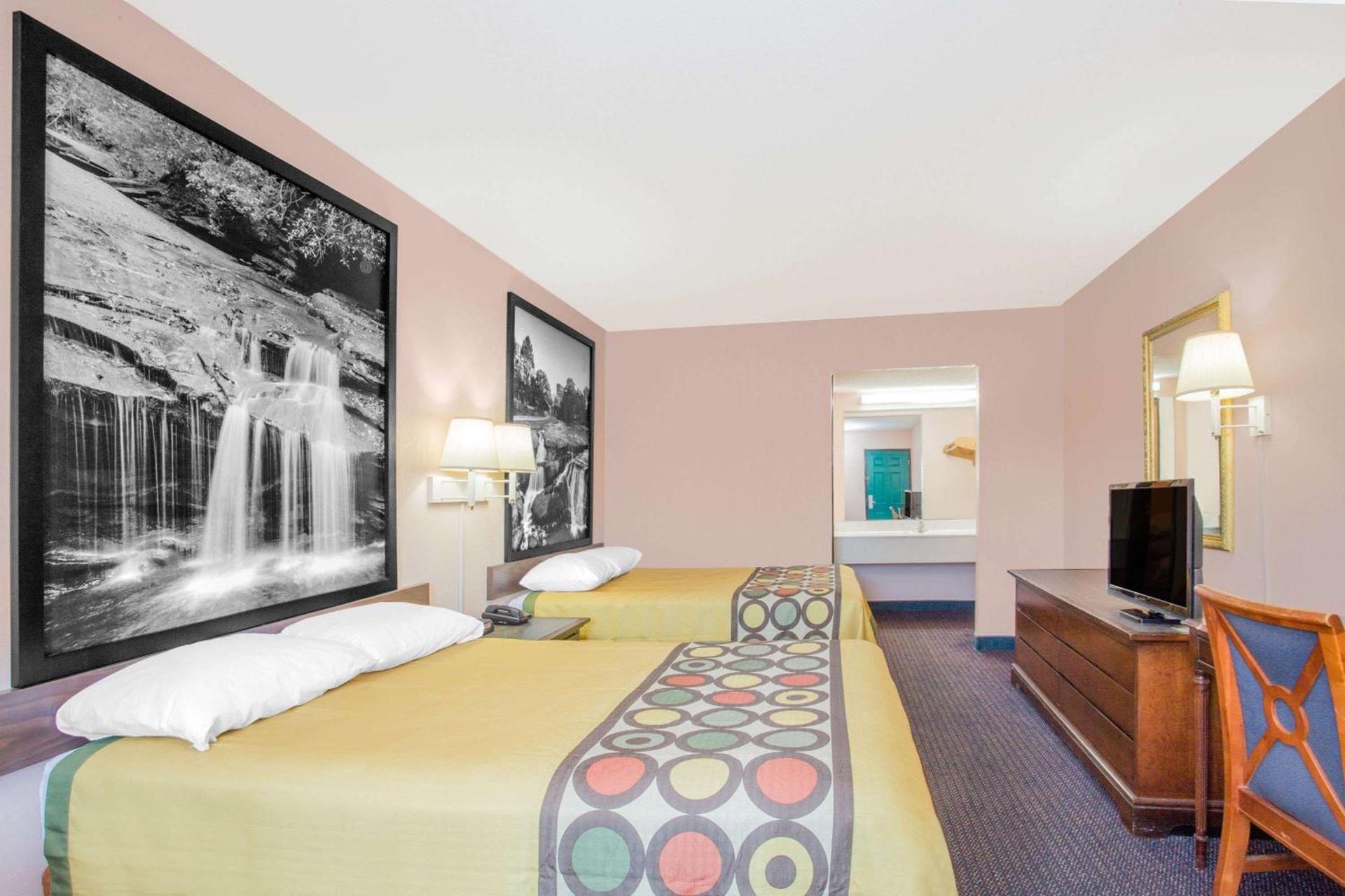 Super 8 by Wyndham Columbia photo 17
