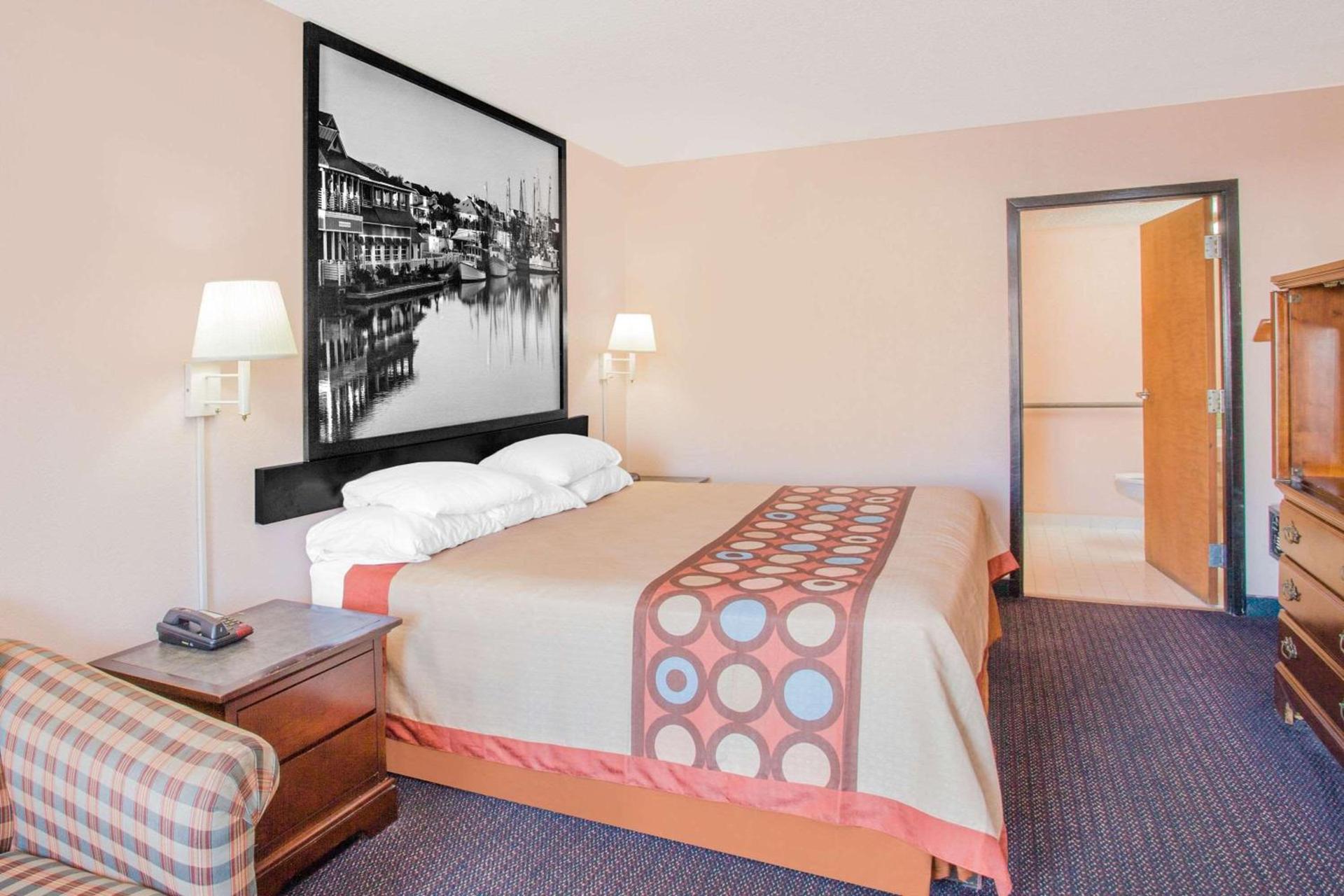 Super 8 by Wyndham Columbia photo 19