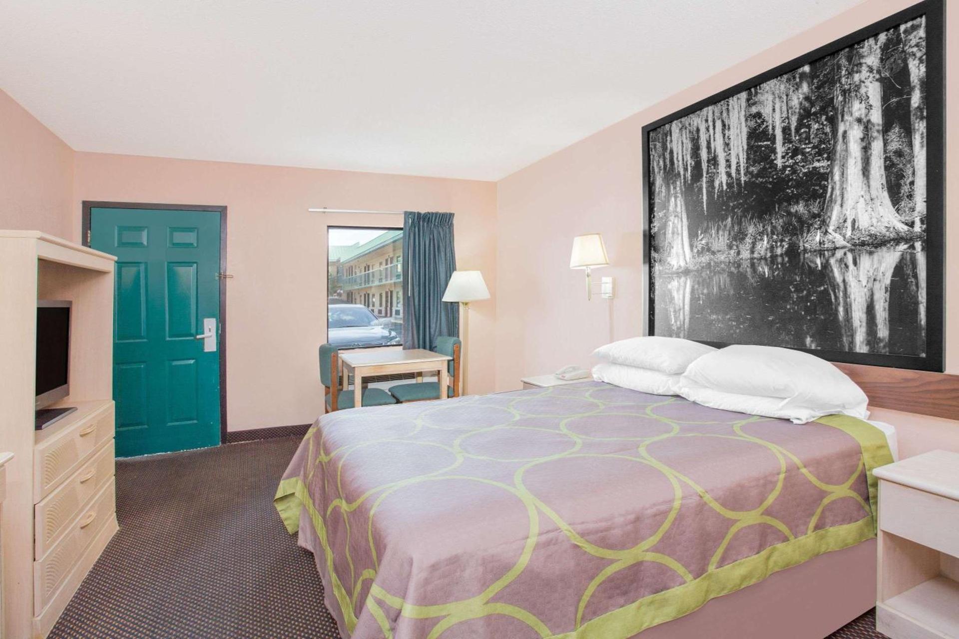 Super 8 by Wyndham Columbia photo 20