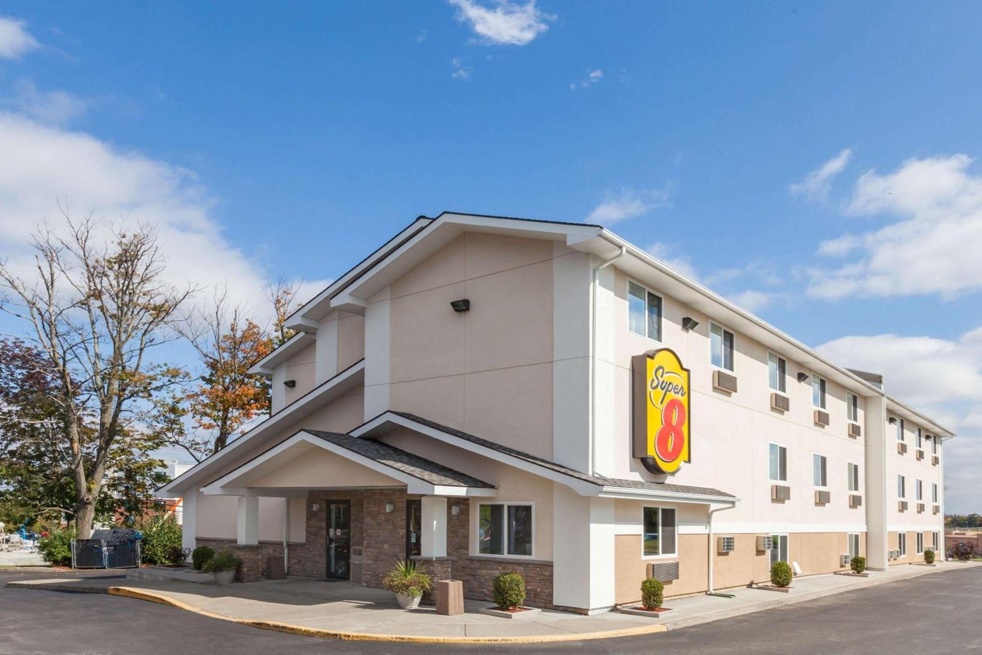 Super 8 by Wyndham Latham - Albany Airport — hotel in Latham