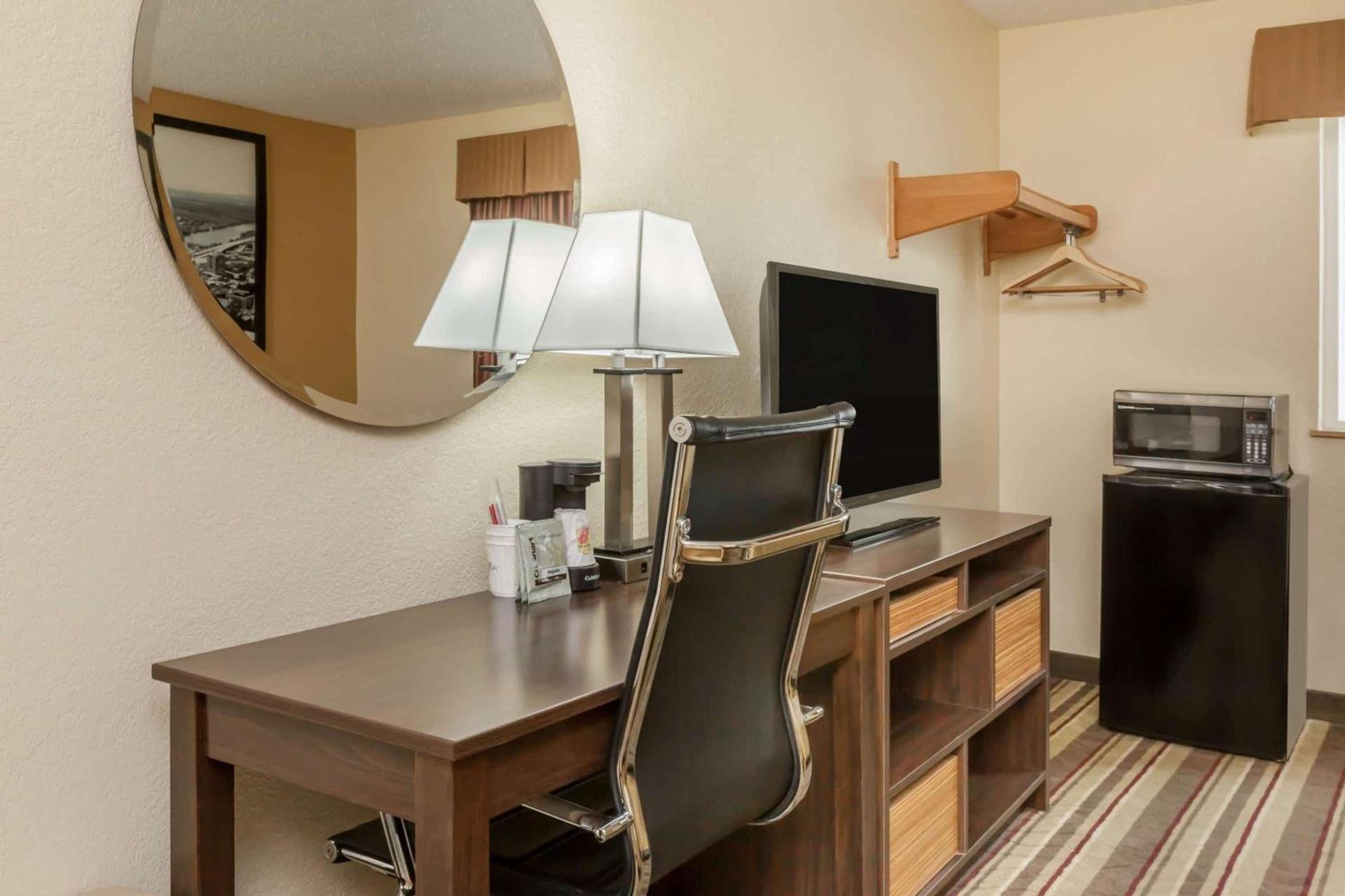 Super 8 by Wyndham Latham - Albany Airport photo 15