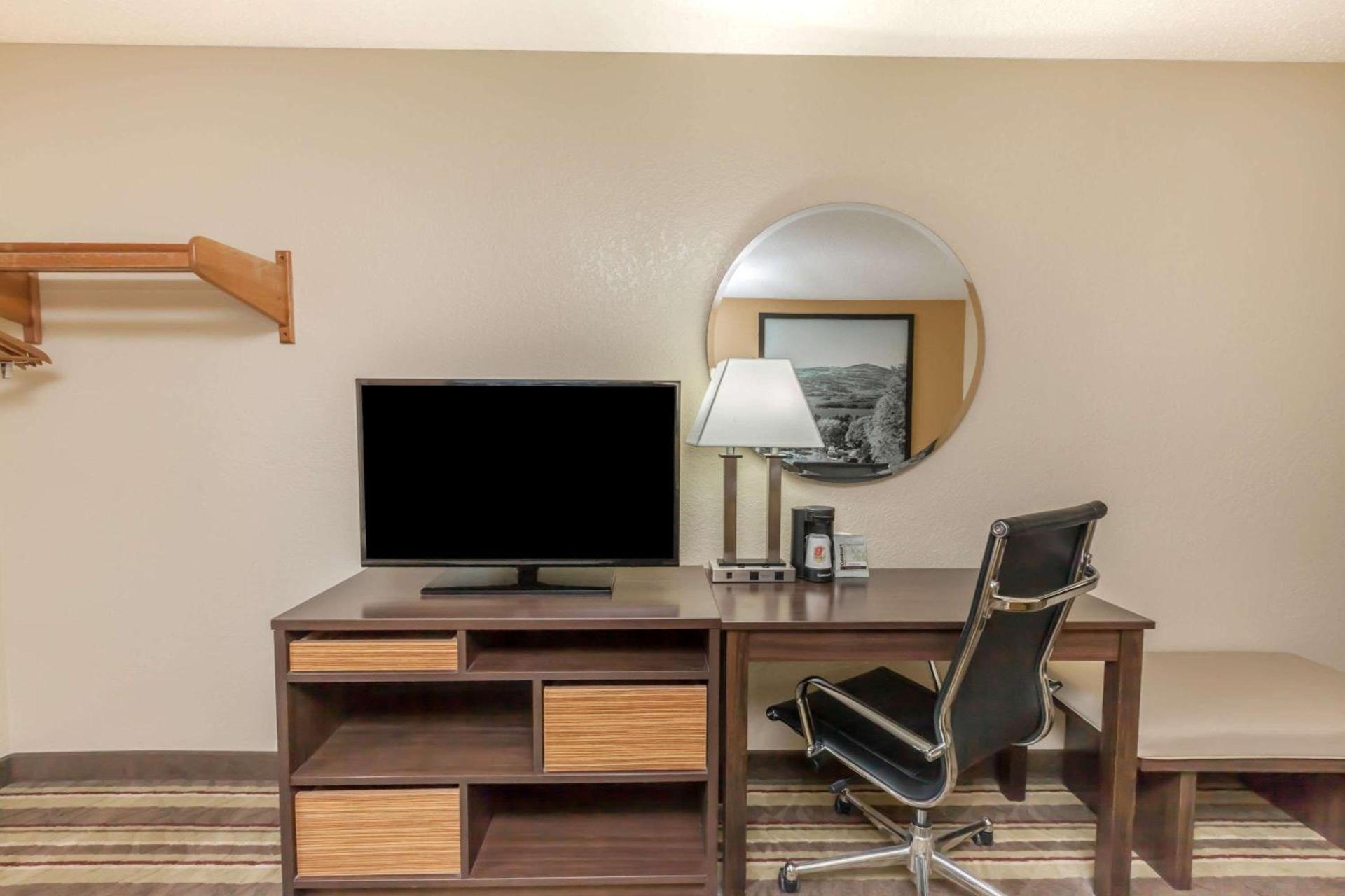 Super 8 by Wyndham Latham - Albany Airport photo 16
