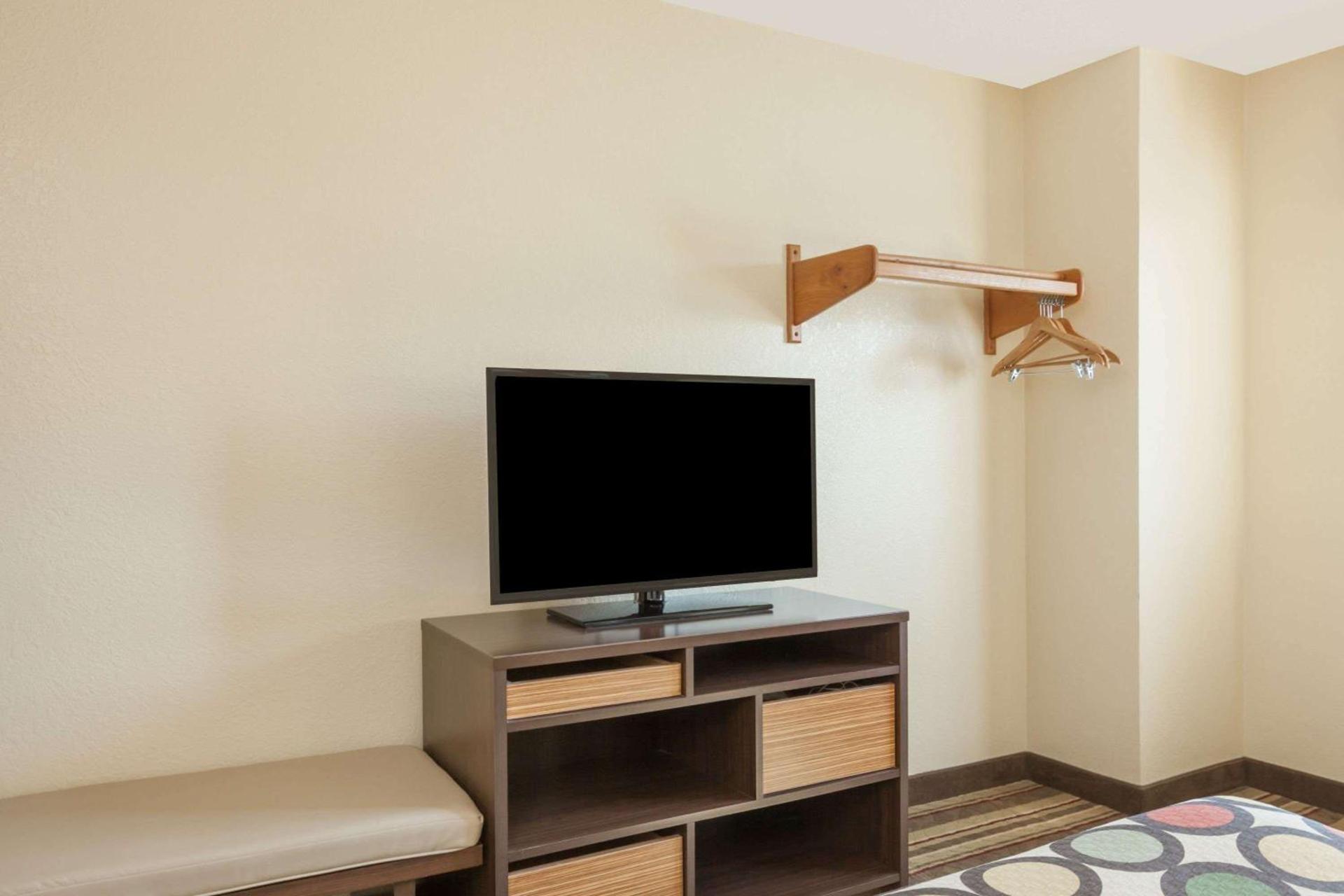 Super 8 by Wyndham Latham - Albany Airport photo 18
