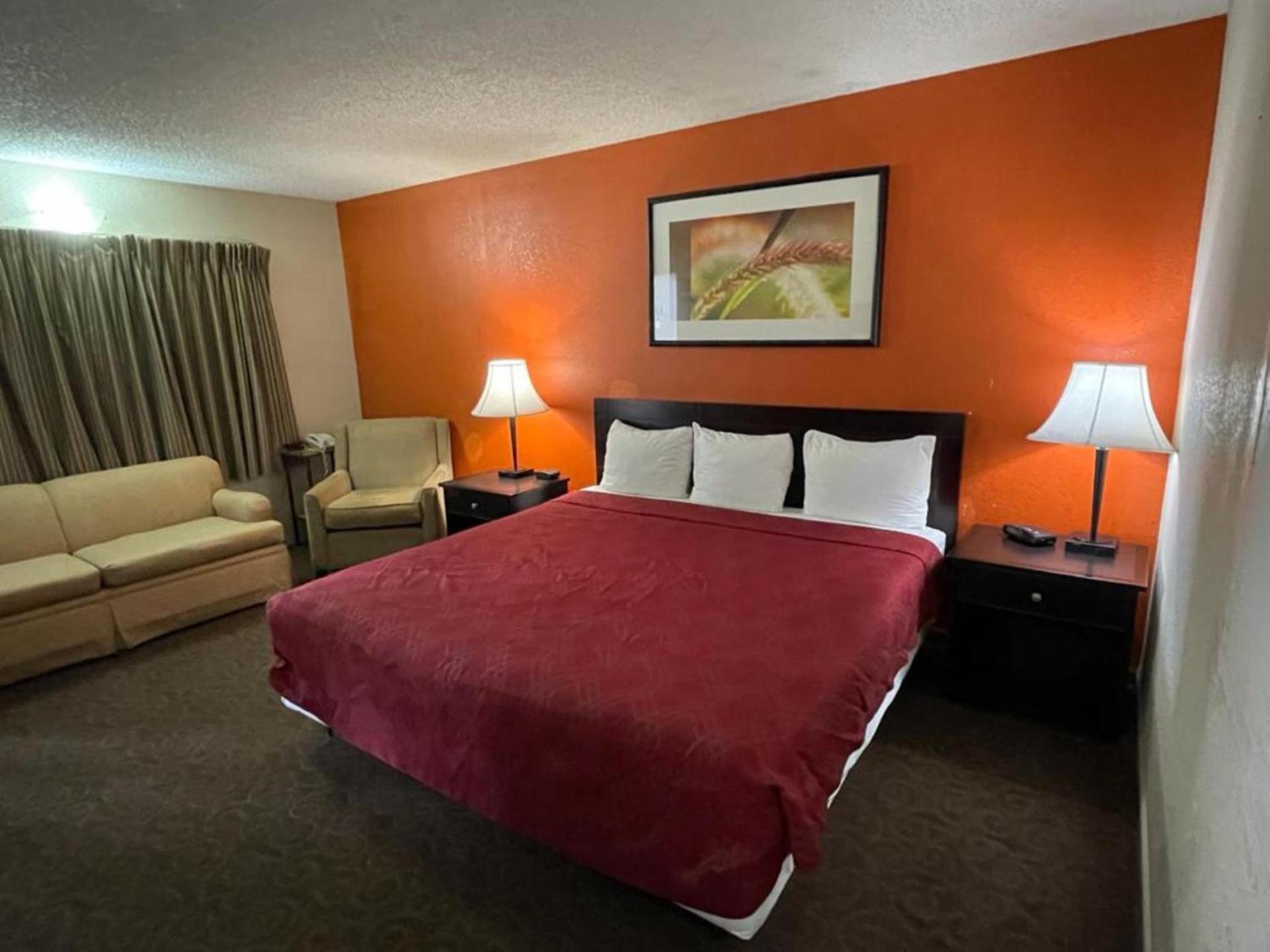 Knights Inn & Suites Emporia photo 92