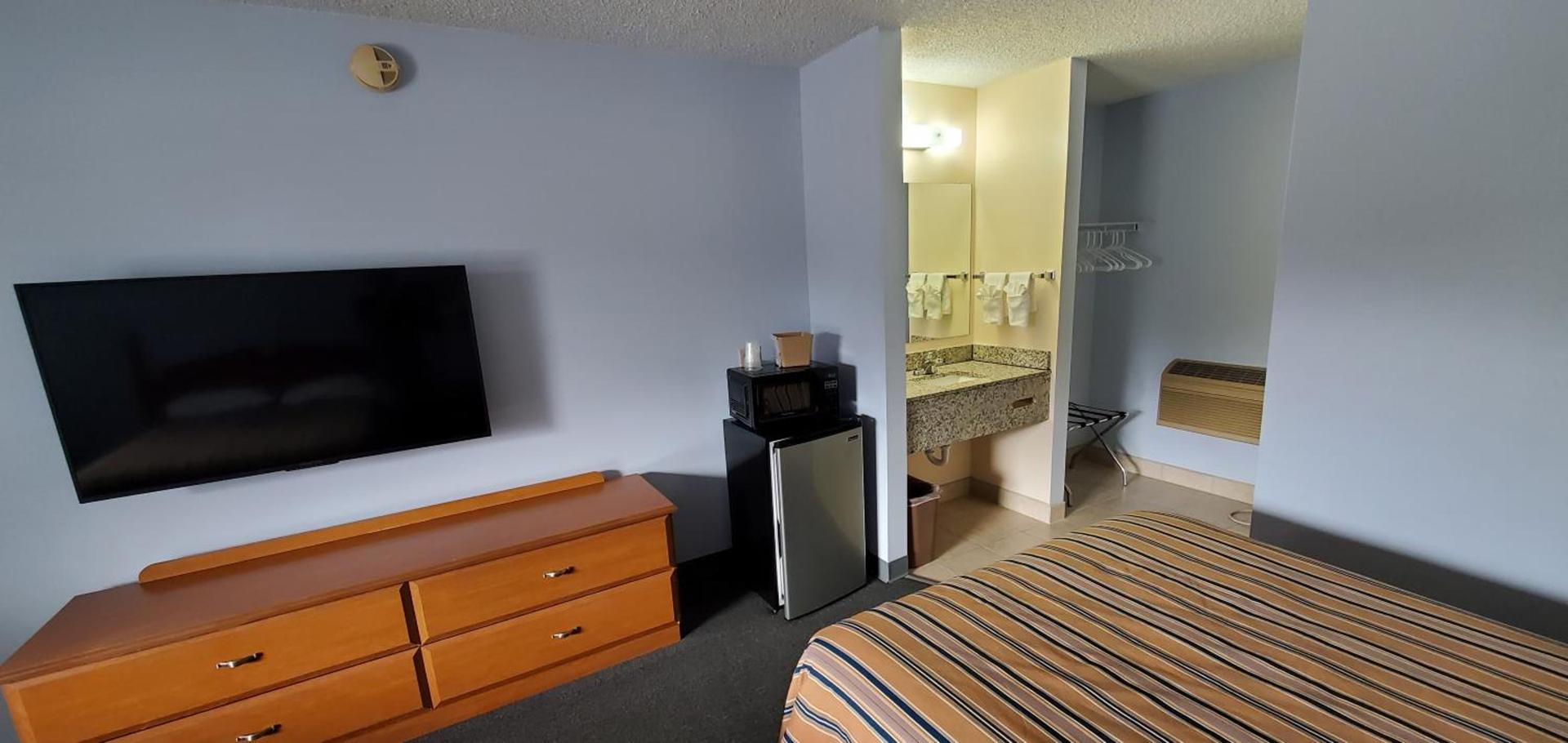 Lakeview Inn & Suites Okeechobee photo 6