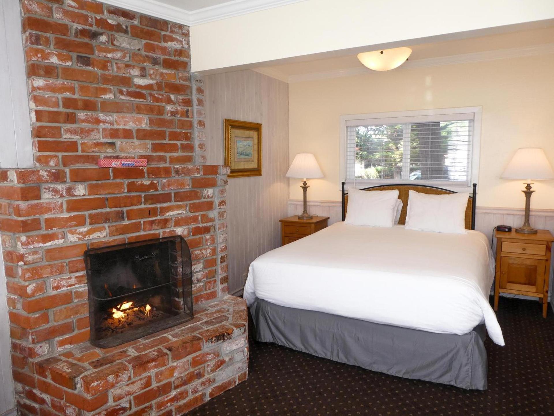 Carmel Fireplace Inn photo 21