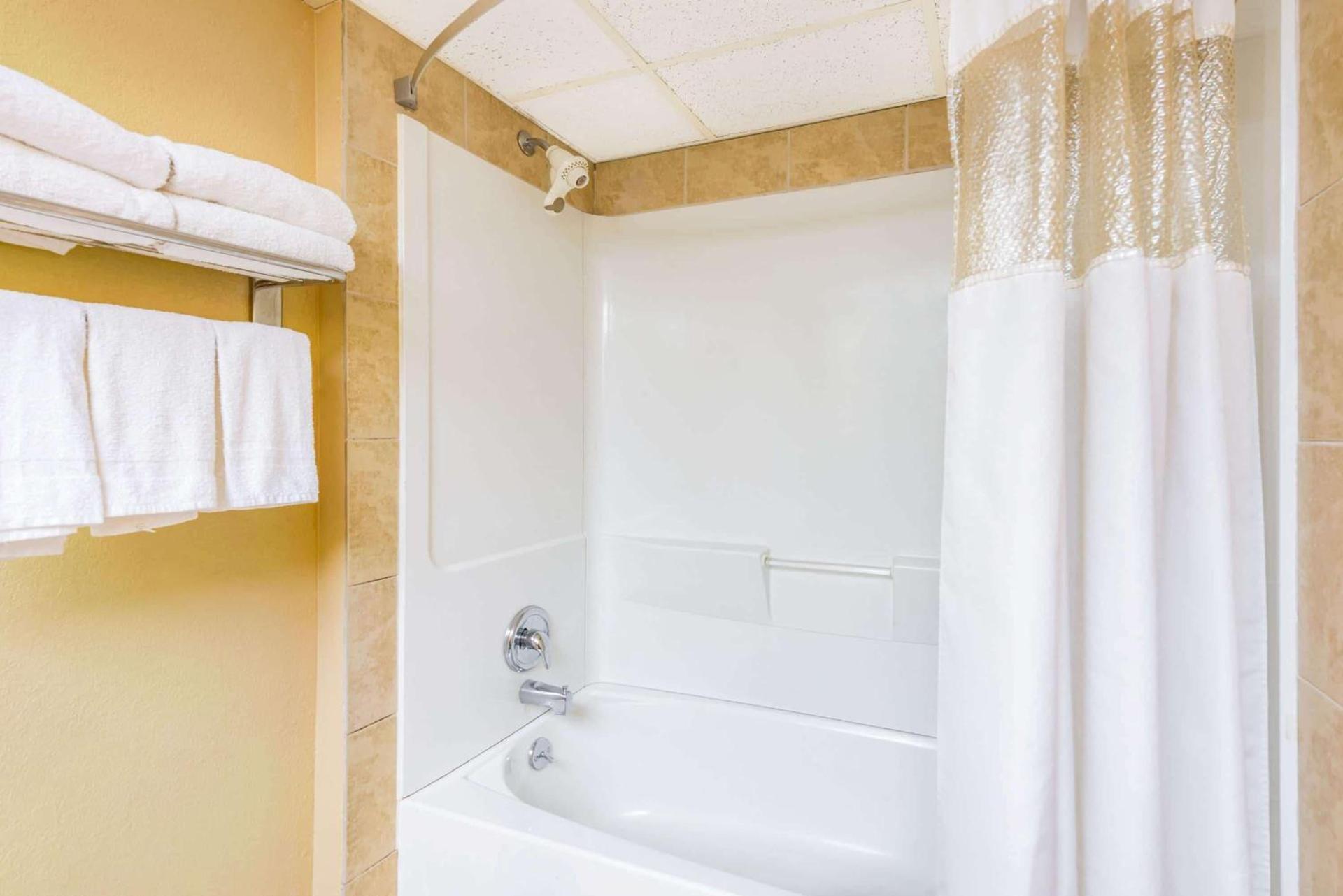Ramada by Wyndham West Atlantic City photo 11