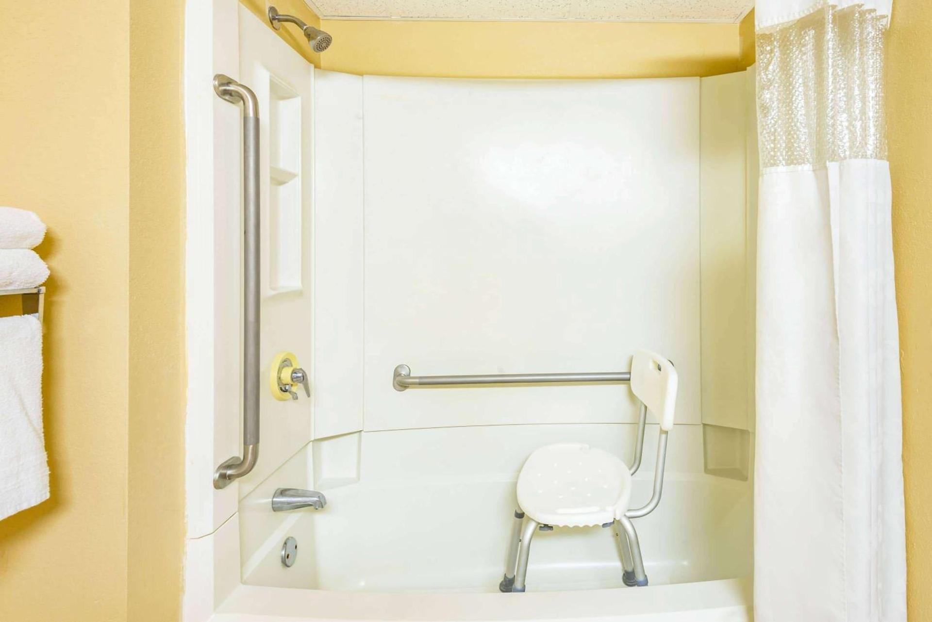Ramada by Wyndham West Atlantic City photo 12