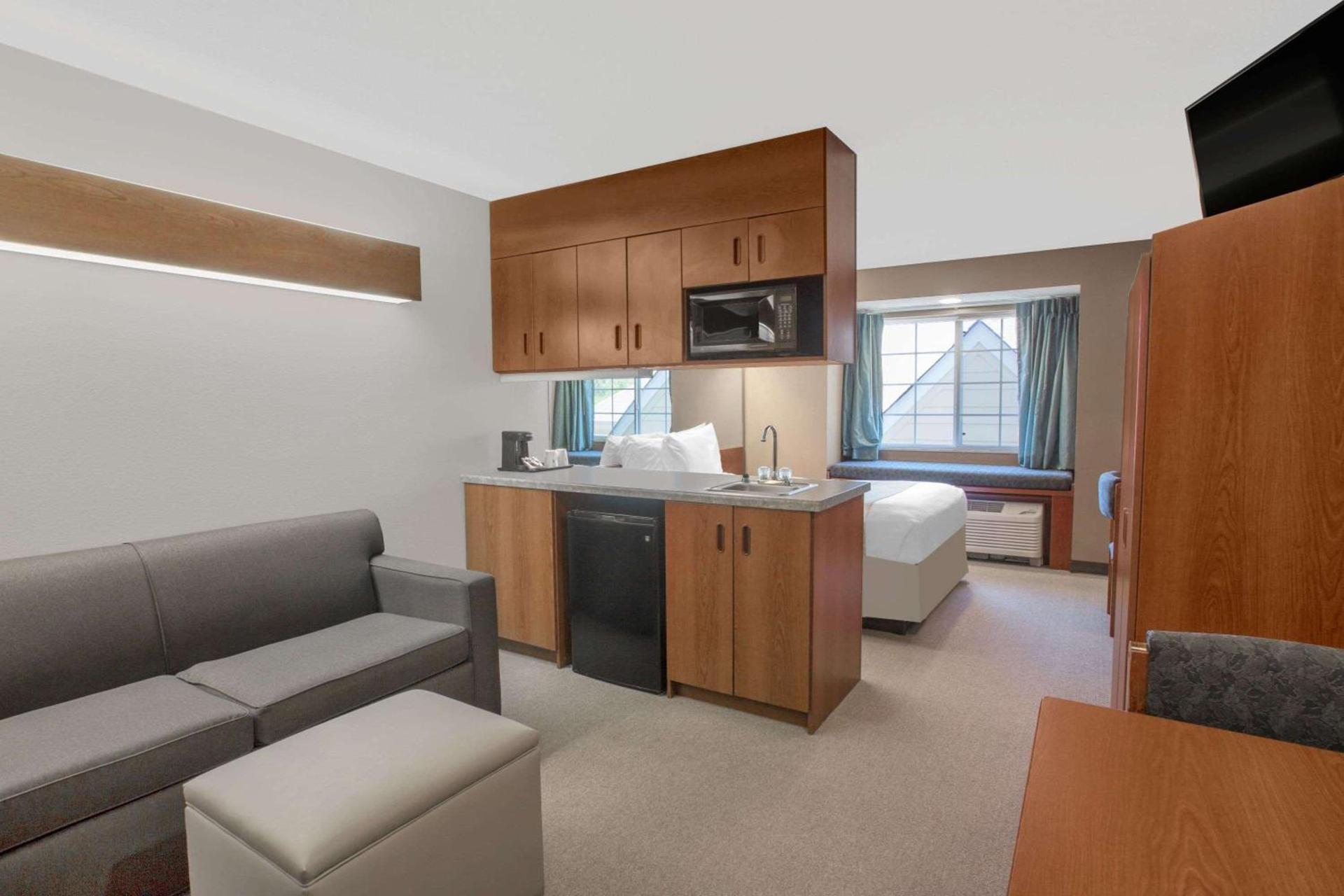 Microtel Inn & Suites by Wyndham Gardendale - Birmingham North photo 5